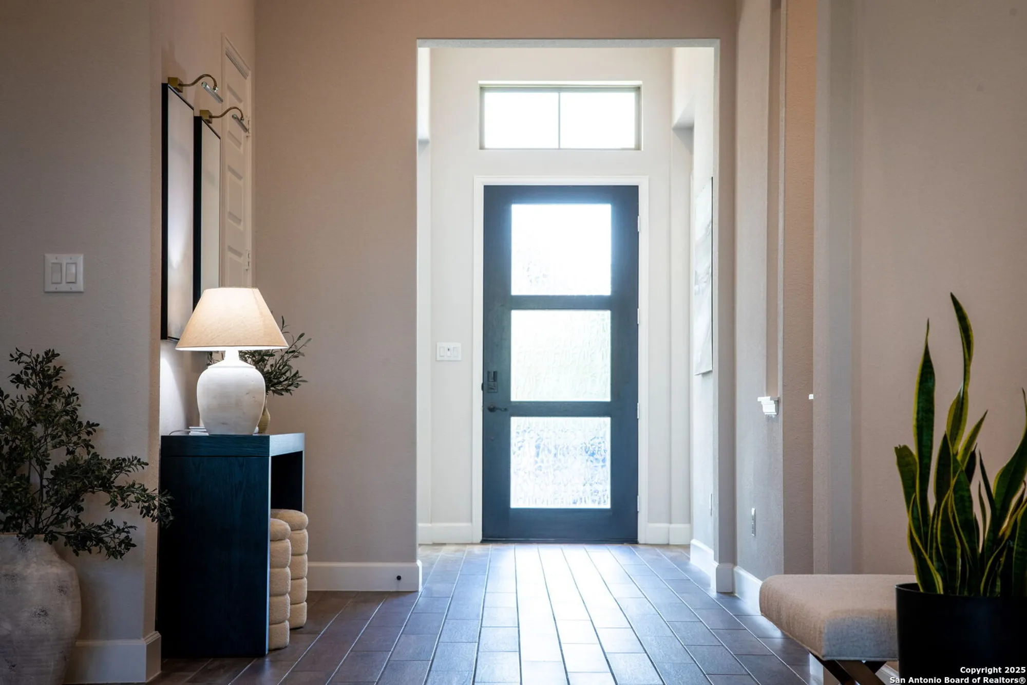 Property Slideshow image 3 of 34 | 358 bridle trl, New Braunfels, TX, 78132