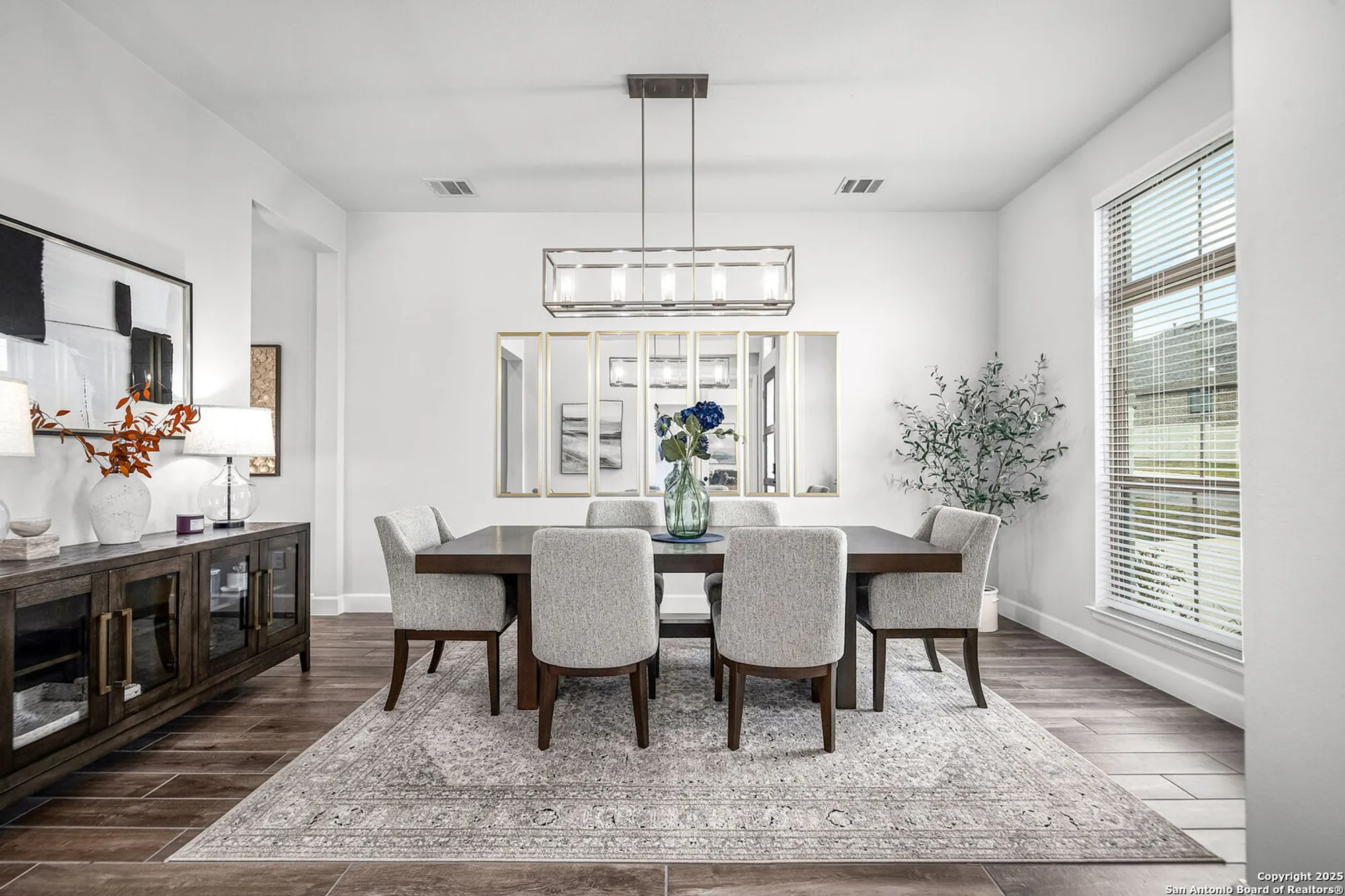 Property Slideshow image 5 of 34 | 358 bridle trl, New Braunfels, TX, 78132