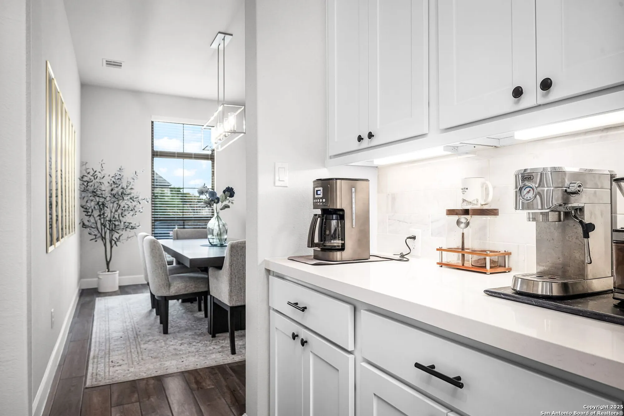 Property Slideshow image 9 of 34 | 358 bridle trl, New Braunfels, TX, 78132