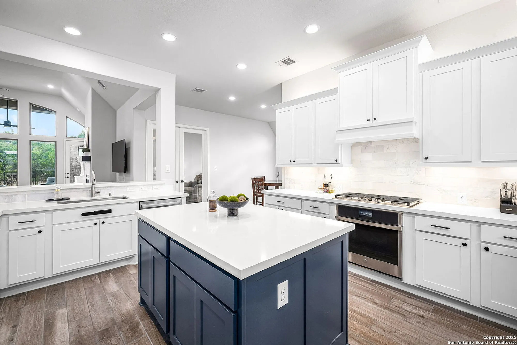 Property Slideshow image 10 of 34 | 358 bridle trl, New Braunfels, TX, 78132