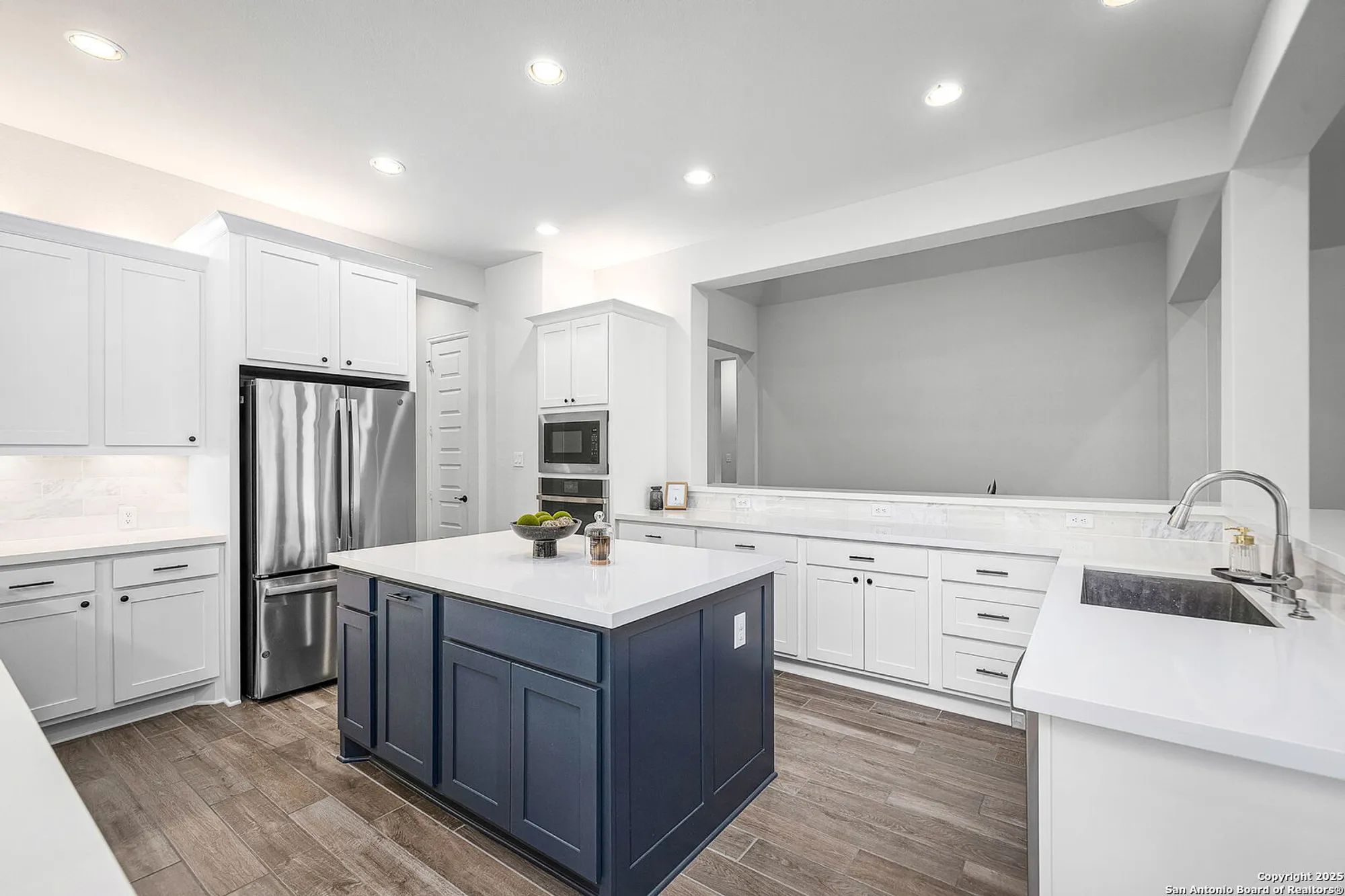 Property Slideshow image 12 of 34 | 358 bridle trl, New Braunfels, TX, 78132