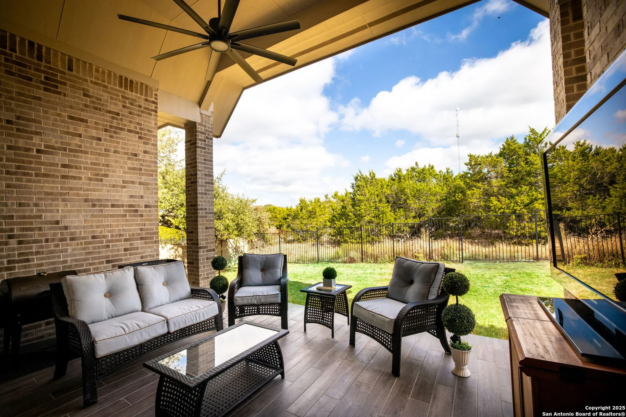 Property Slideshow image 25 of 34 | 358 bridle trl, New Braunfels, TX, 78132