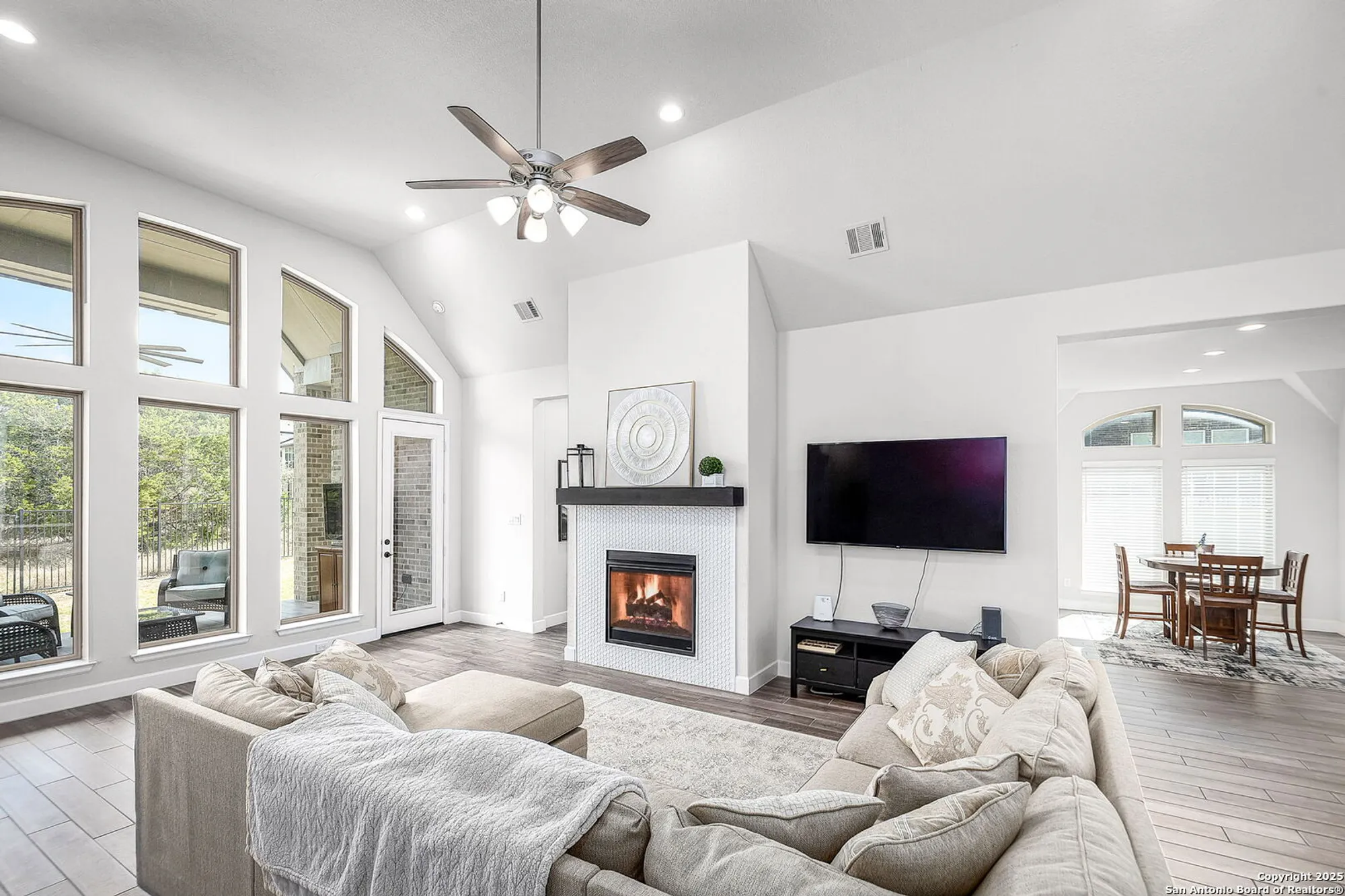 Property Slideshow image 15 of 34 | 358 bridle trl, New Braunfels, TX, 78132