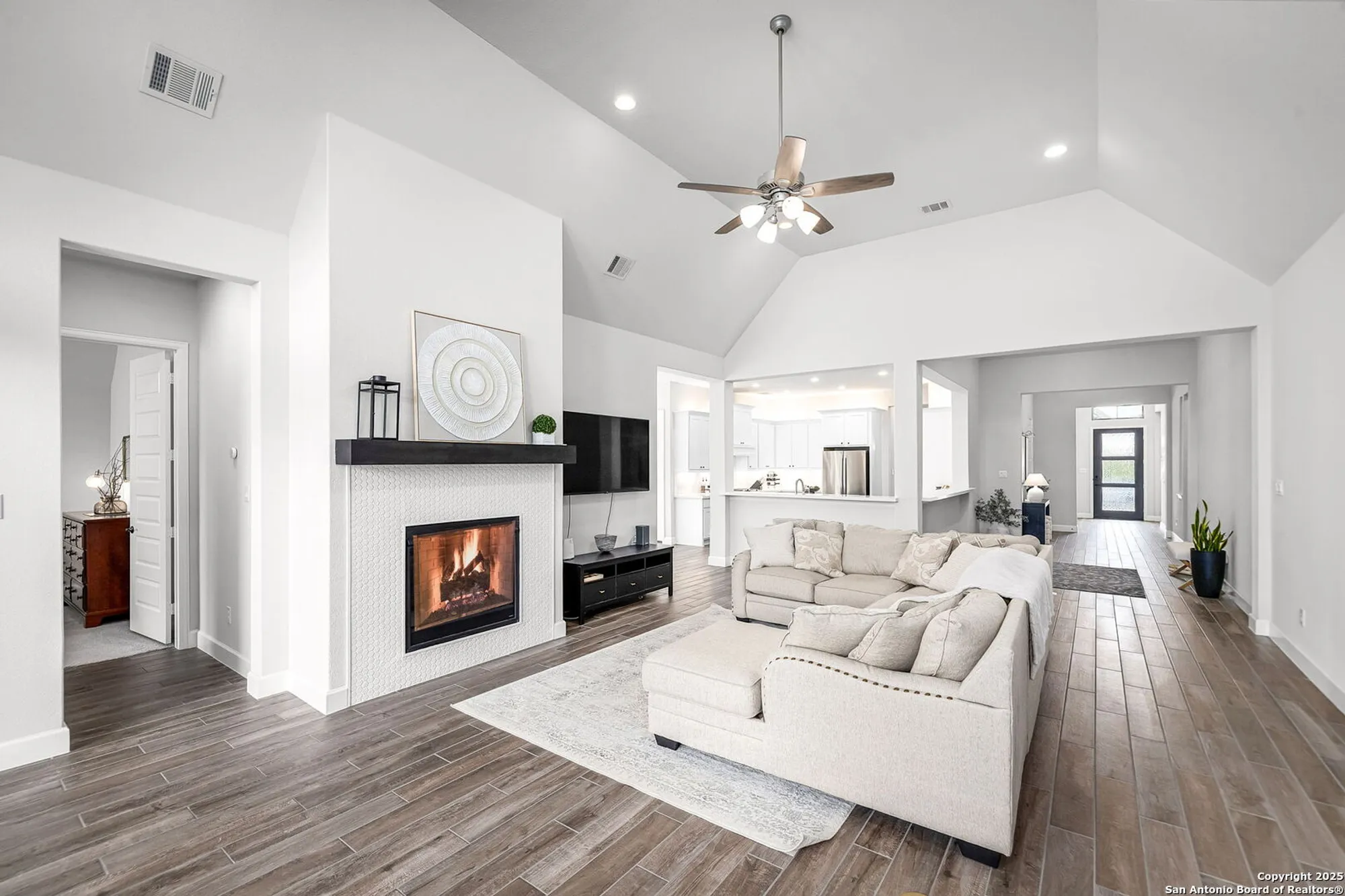 Property Slideshow image 16 of 34 | 358 bridle trl, New Braunfels, TX, 78132