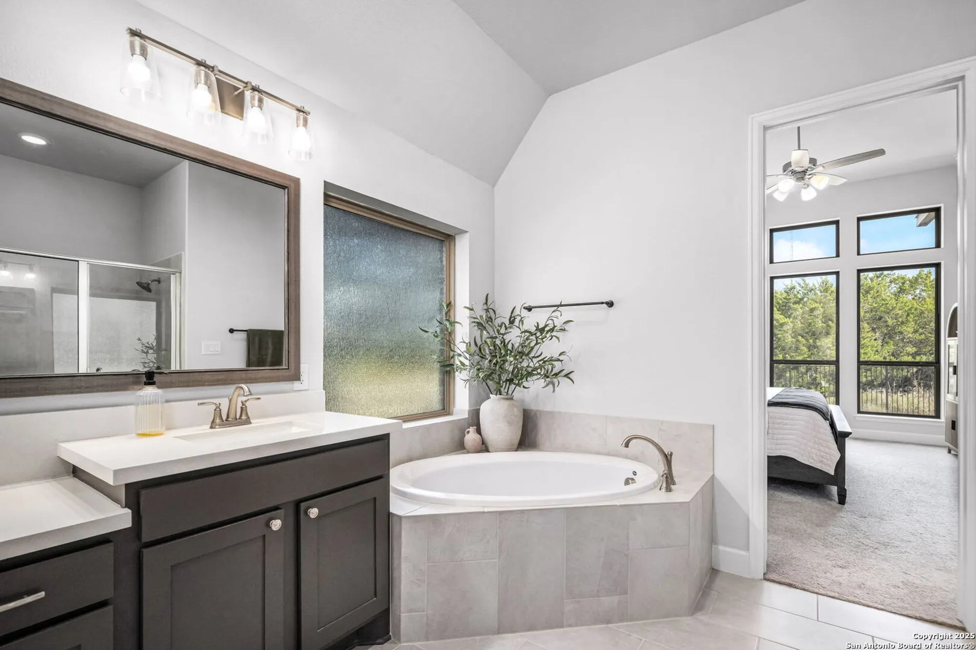 Property Slideshow image 20 of 34 | 358 bridle trl, New Braunfels, TX, 78132