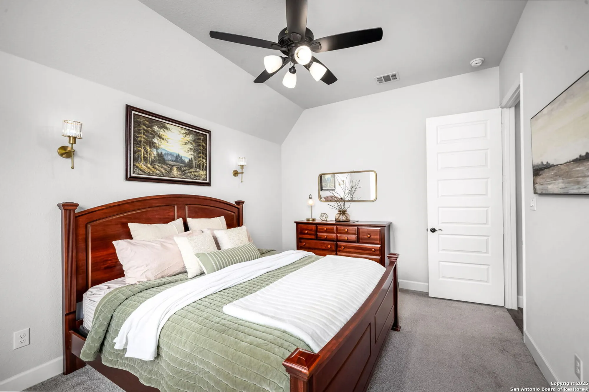 Property Slideshow image 22 of 34 | 358 bridle trl, New Braunfels, TX, 78132