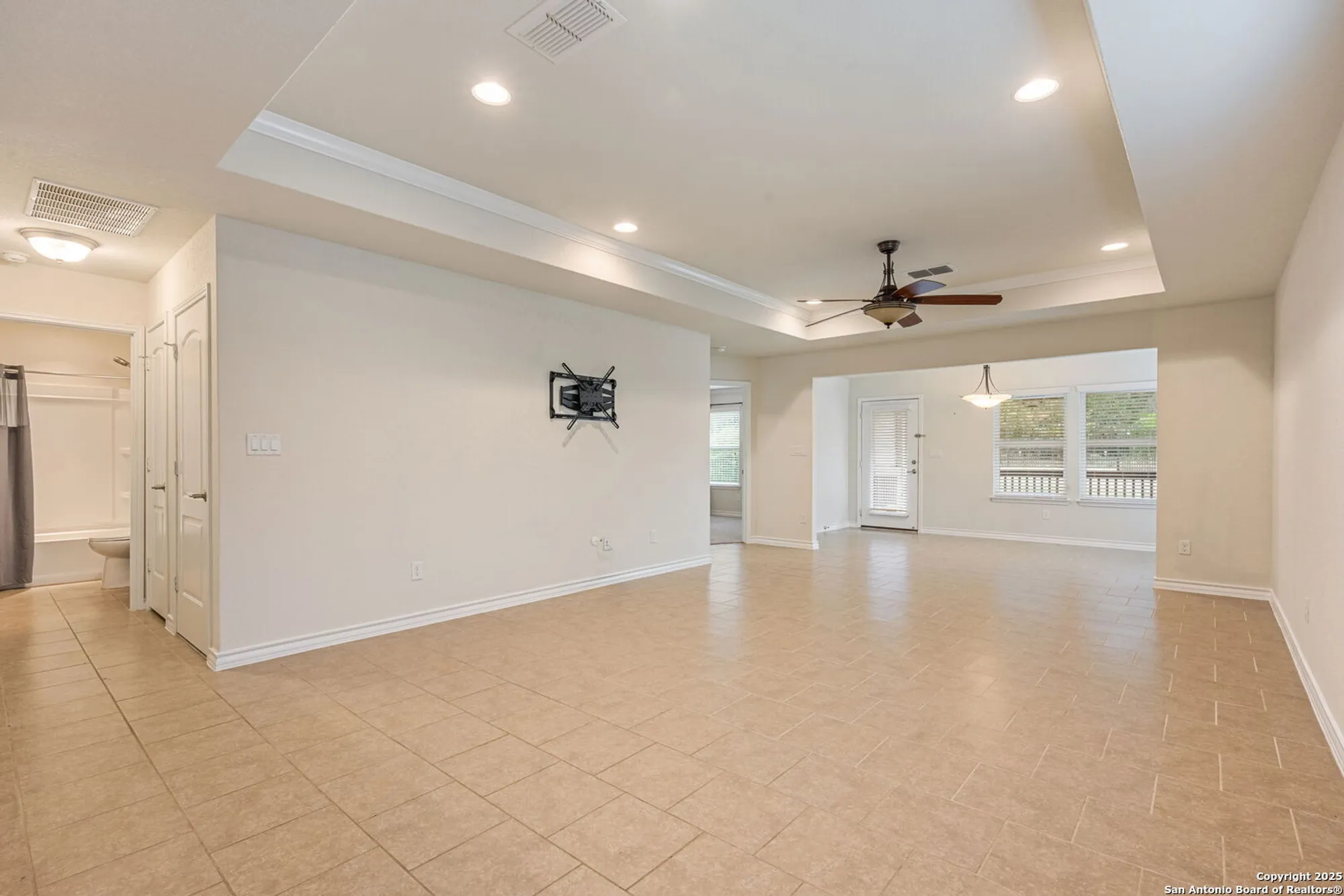 Property Slideshow image 10 of 26 | 13019 cache crk, San Antonio, TX, 78253