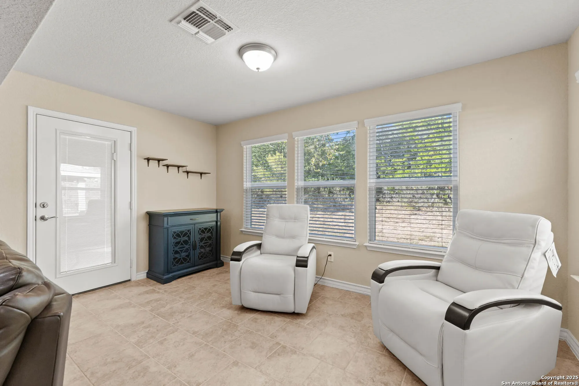 Property Slideshow image 10 of 28 | 13047 cache crk, San Antonio, TX, 78253