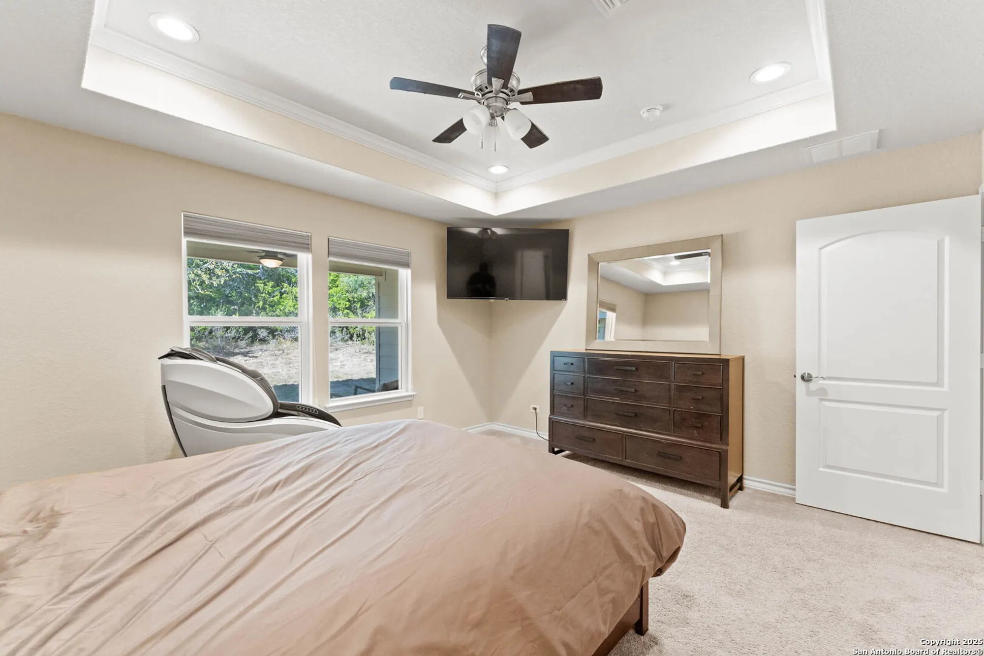 Property Slideshow image 14 of 28 | 13047 cache crk, San Antonio, TX, 78253