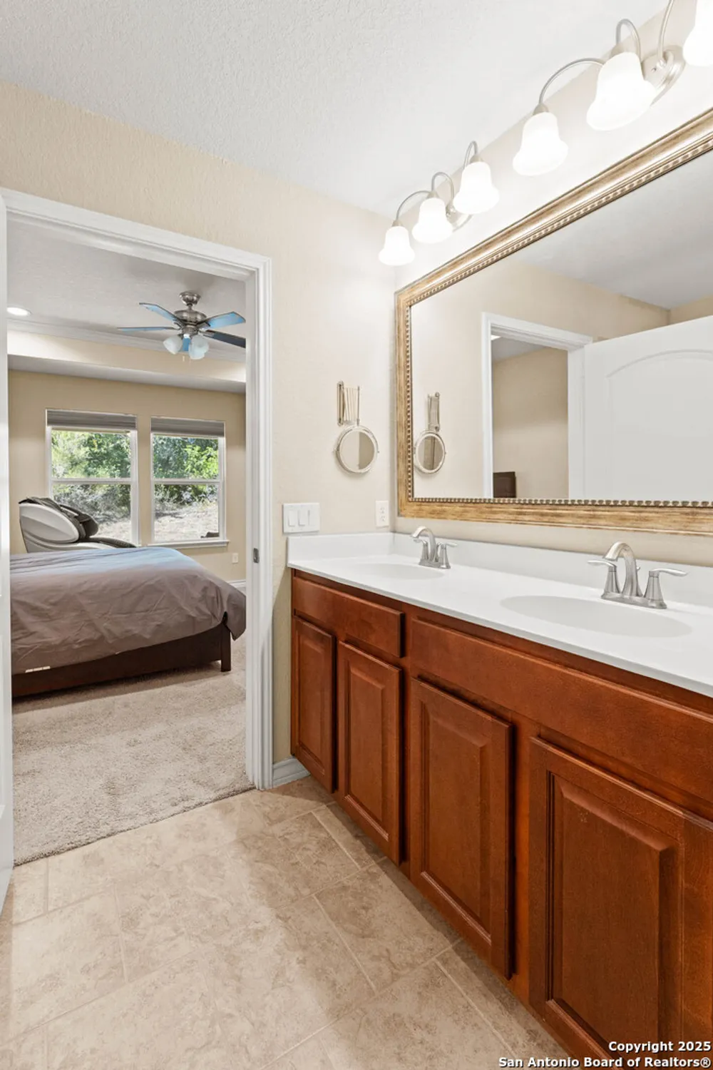 Property Slideshow image 15 of 28 | 13047 cache crk, San Antonio, TX, 78253