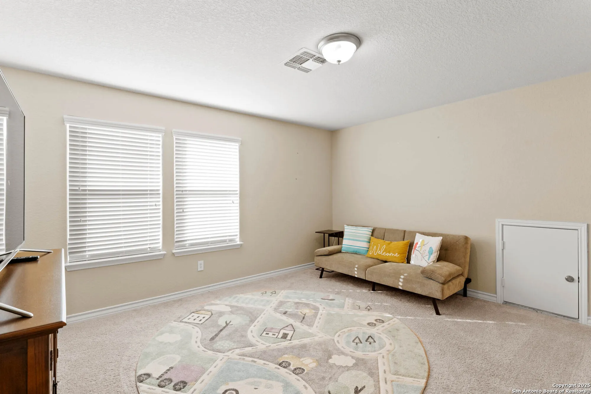 Property Slideshow image 20 of 28 | 13047 cache crk, San Antonio, TX, 78253