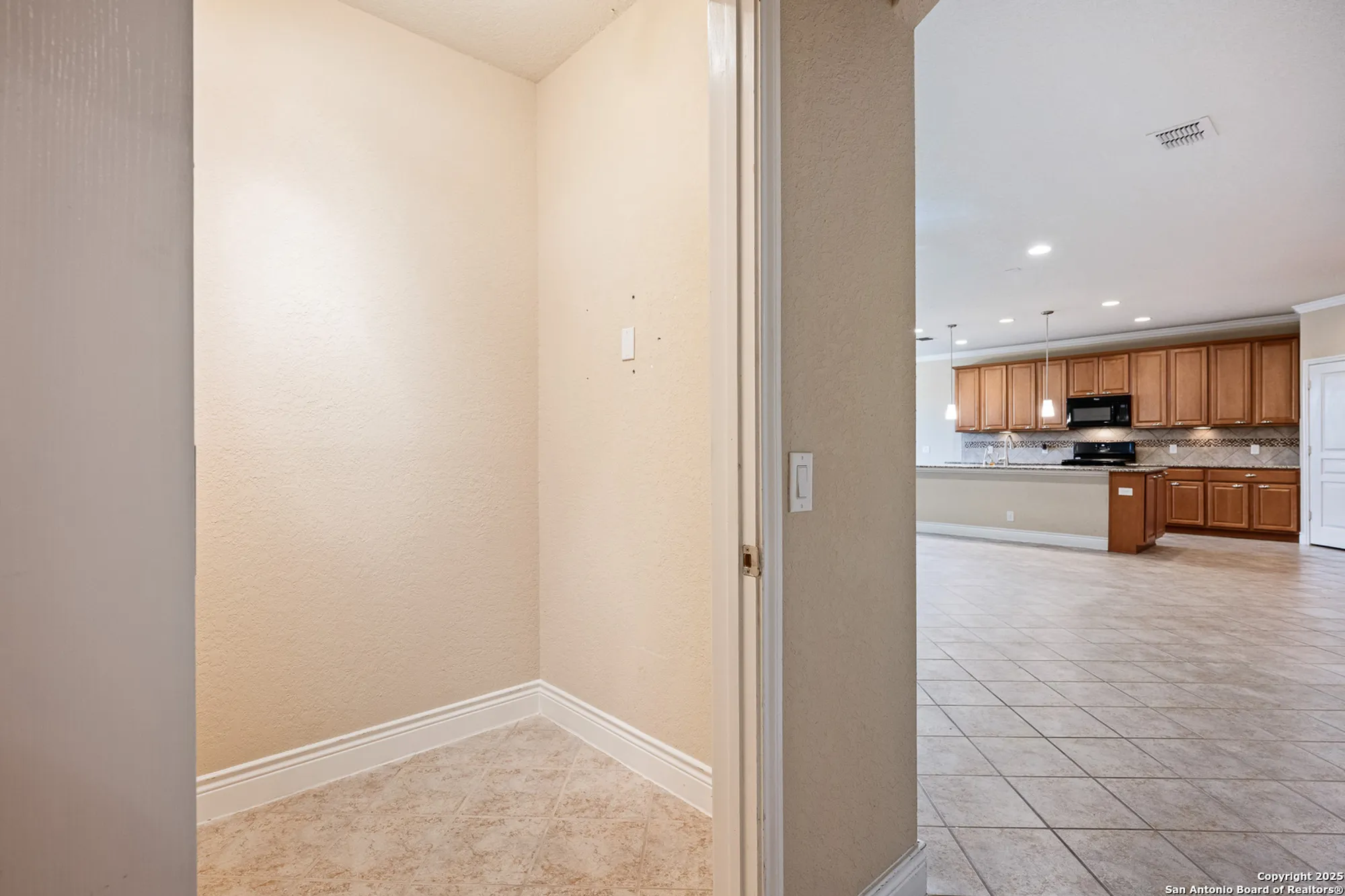 Property Slideshow image 31 of 49 | 4322 paddling pass, San Antonio, TX, 78253