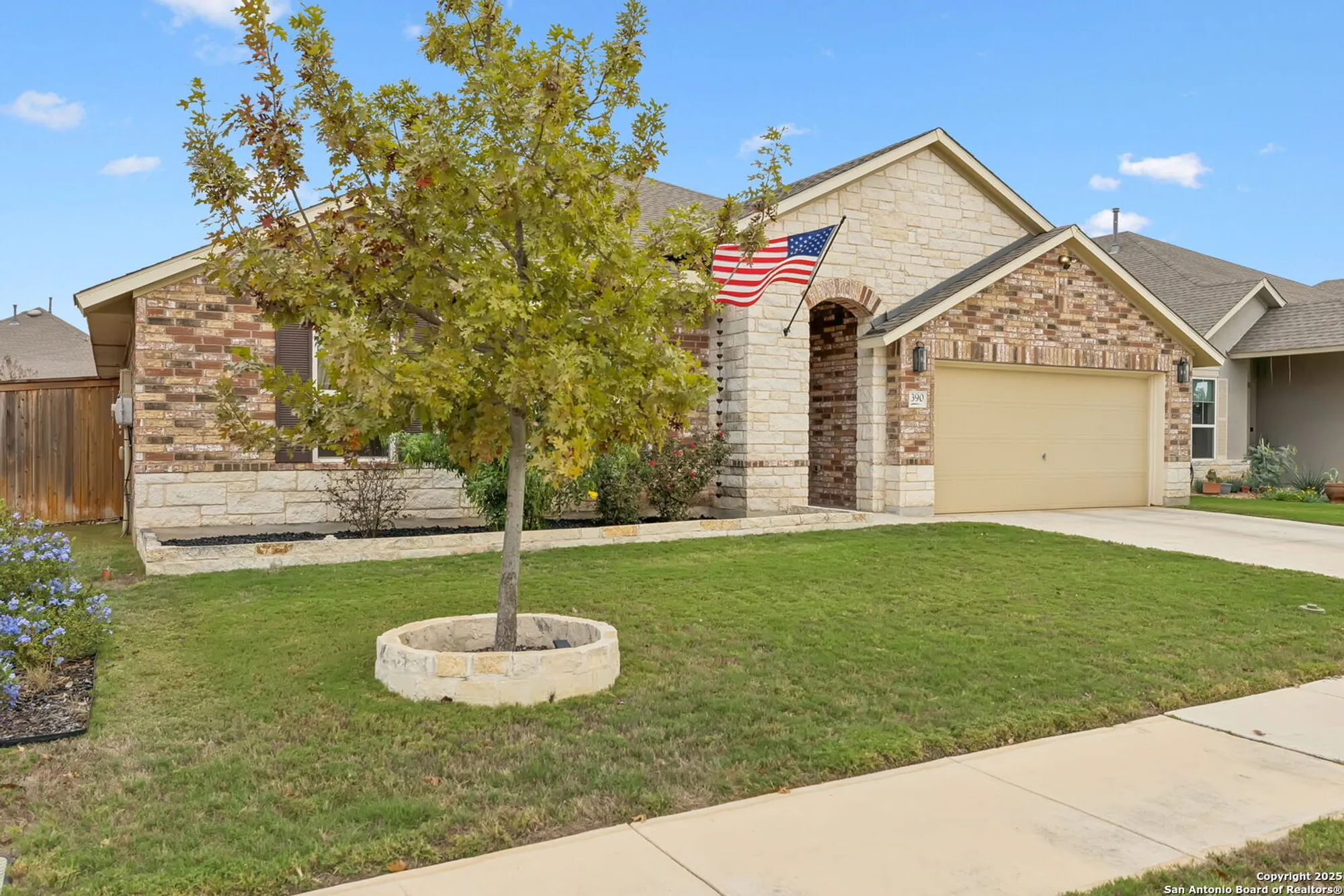 Property Slideshow image 2 of 42 | 390 nightshade trl, New Braunfels, TX, 78132