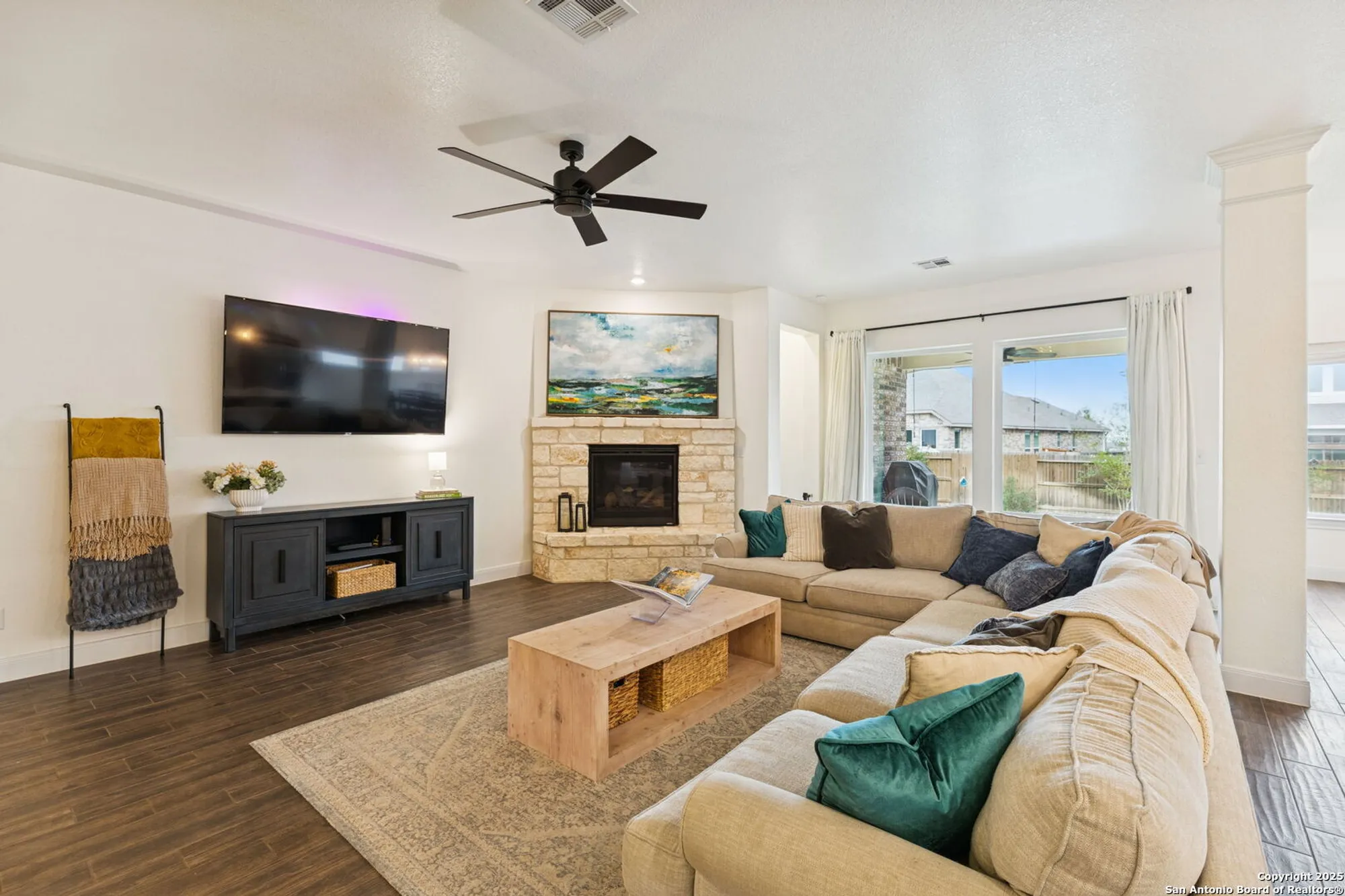 Property Slideshow image 8 of 42 | 390 nightshade trl, New Braunfels, TX, 78132