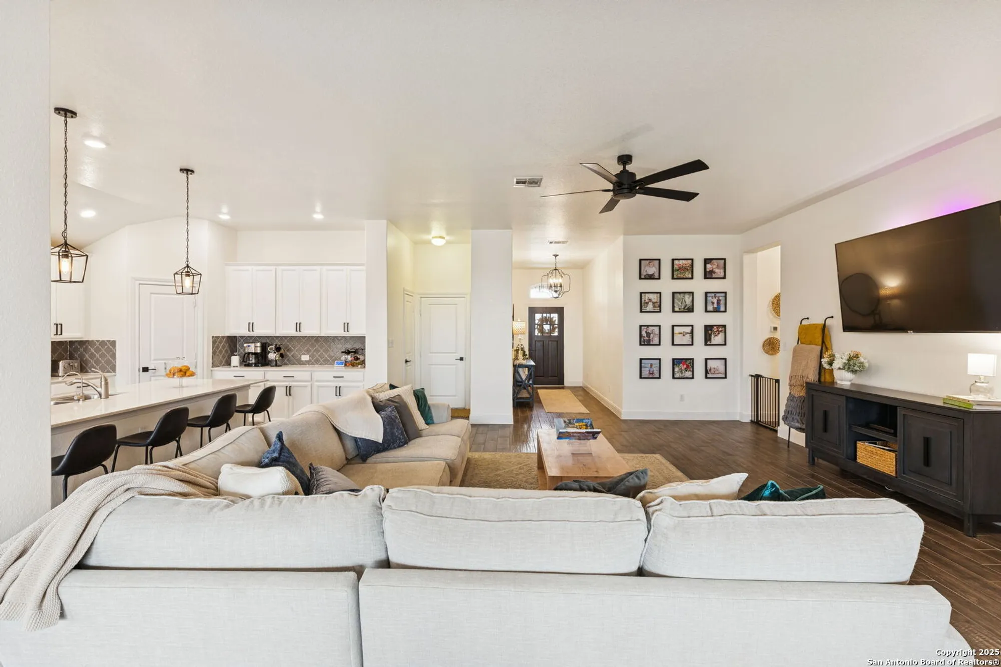 Property Slideshow image 9 of 42 | 390 nightshade trl, New Braunfels, TX, 78132