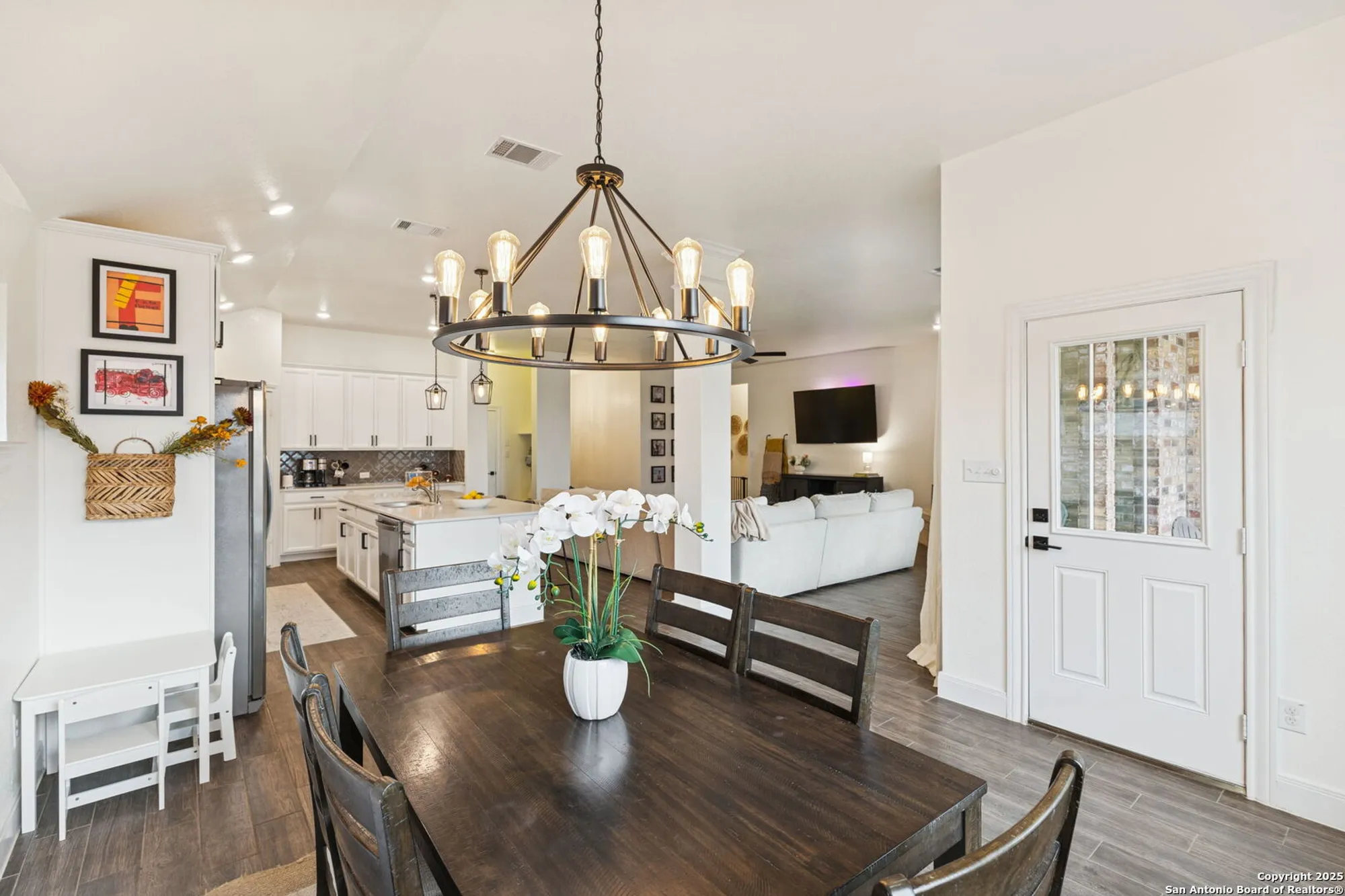 Property Slideshow image 12 of 42 | 390 nightshade trl, New Braunfels, TX, 78132