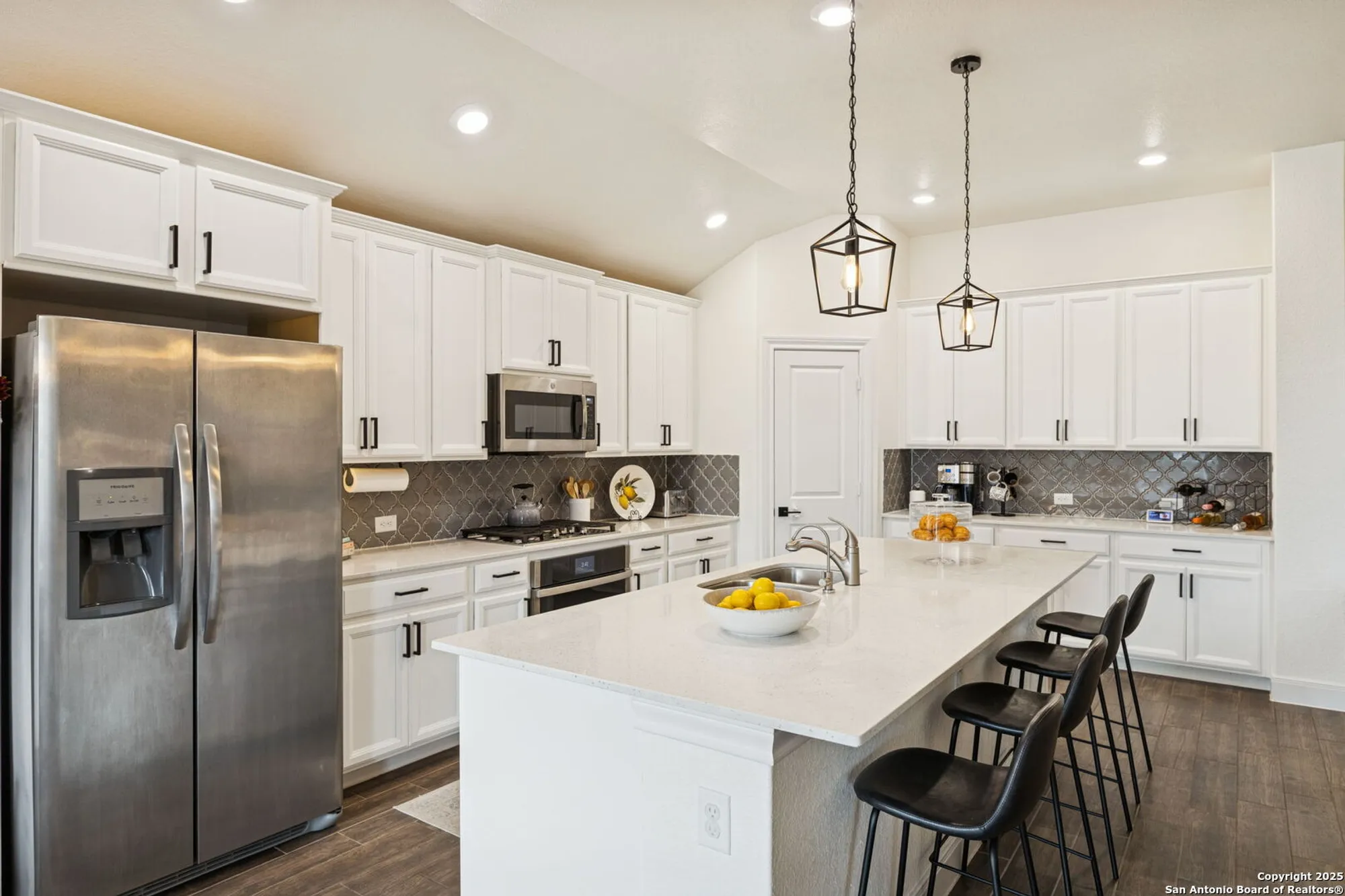 Property Slideshow image 13 of 42 | 390 nightshade trl, New Braunfels, TX, 78132