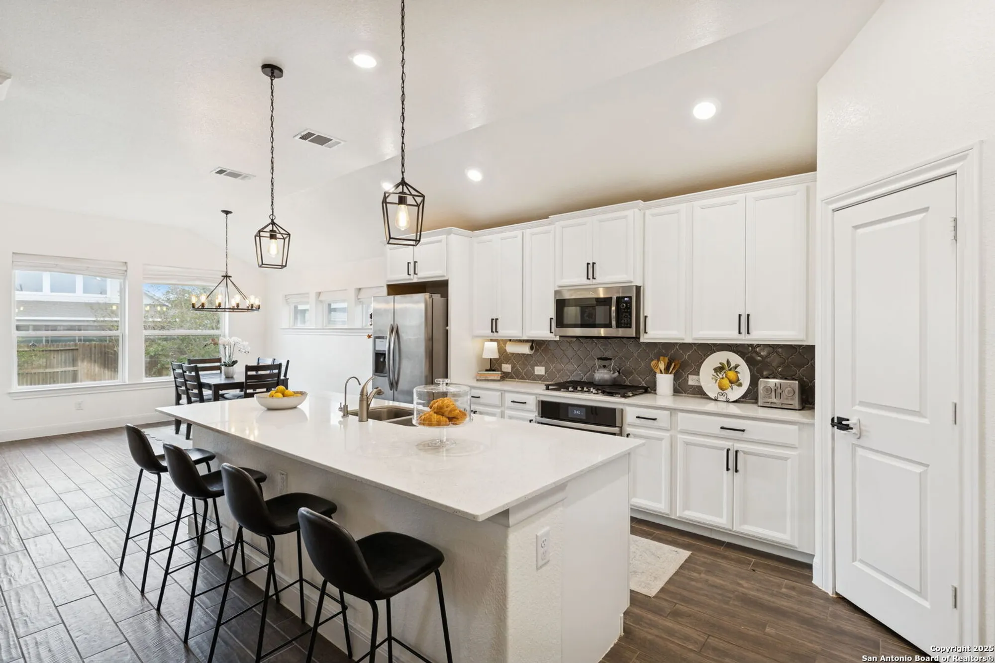 Property Slideshow image 14 of 42 | 390 nightshade trl, New Braunfels, TX, 78132