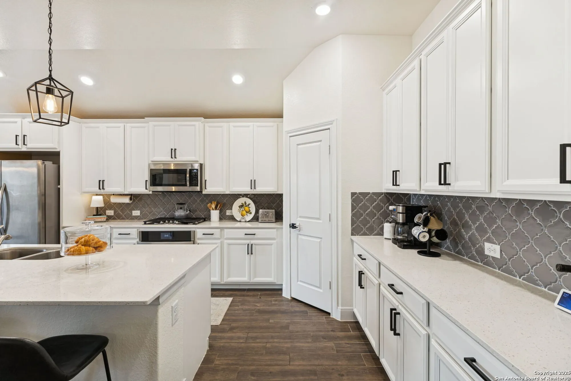 Property Slideshow image 15 of 42 | 390 nightshade trl, New Braunfels, TX, 78132