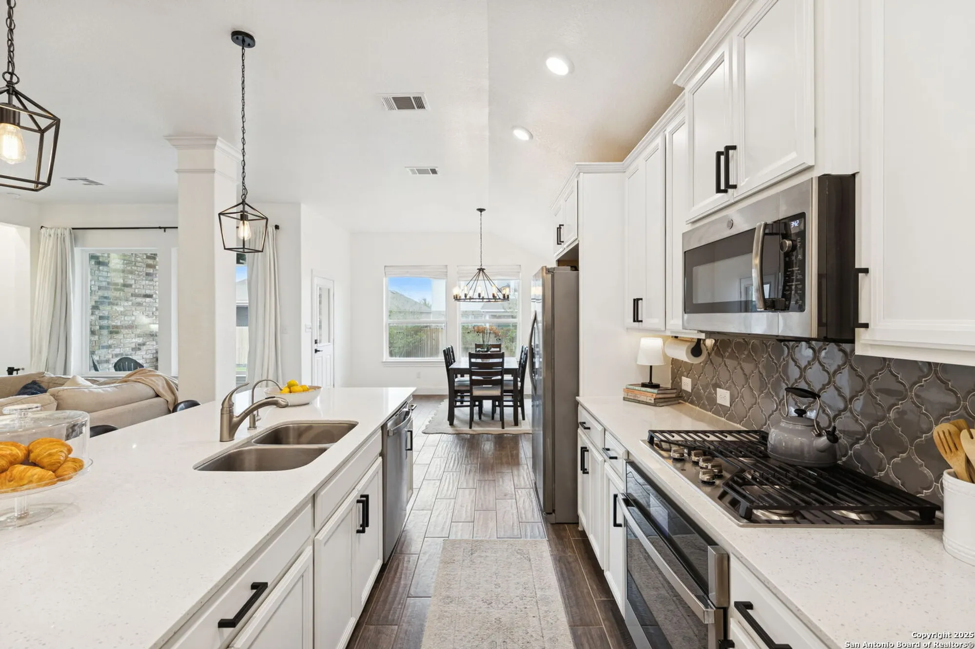 Property Slideshow image 16 of 42 | 390 nightshade trl, New Braunfels, TX, 78132