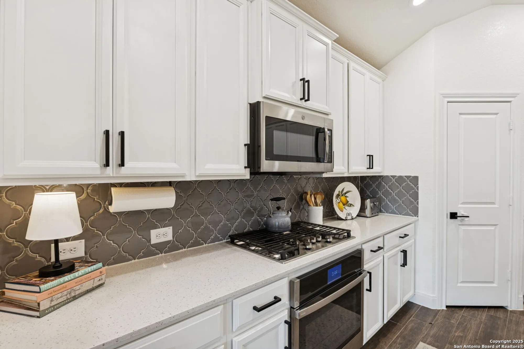 Property Slideshow image 18 of 42 | 390 nightshade trl, New Braunfels, TX, 78132