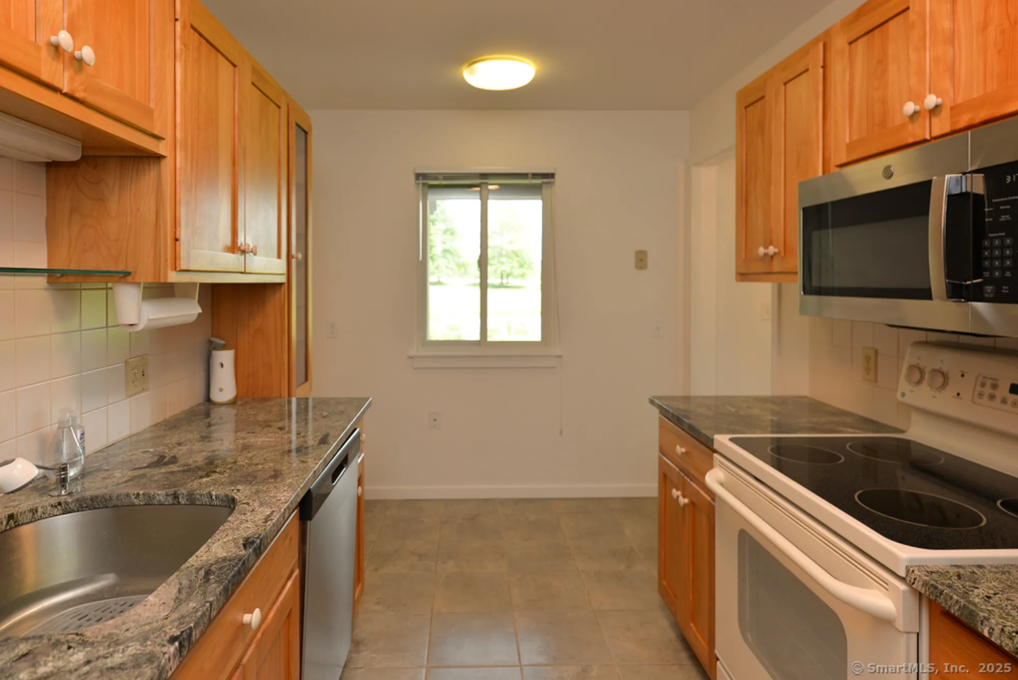 Property Slideshow image 5 of 17 | 419 heritage vlg b, Southbury, CT, 06488