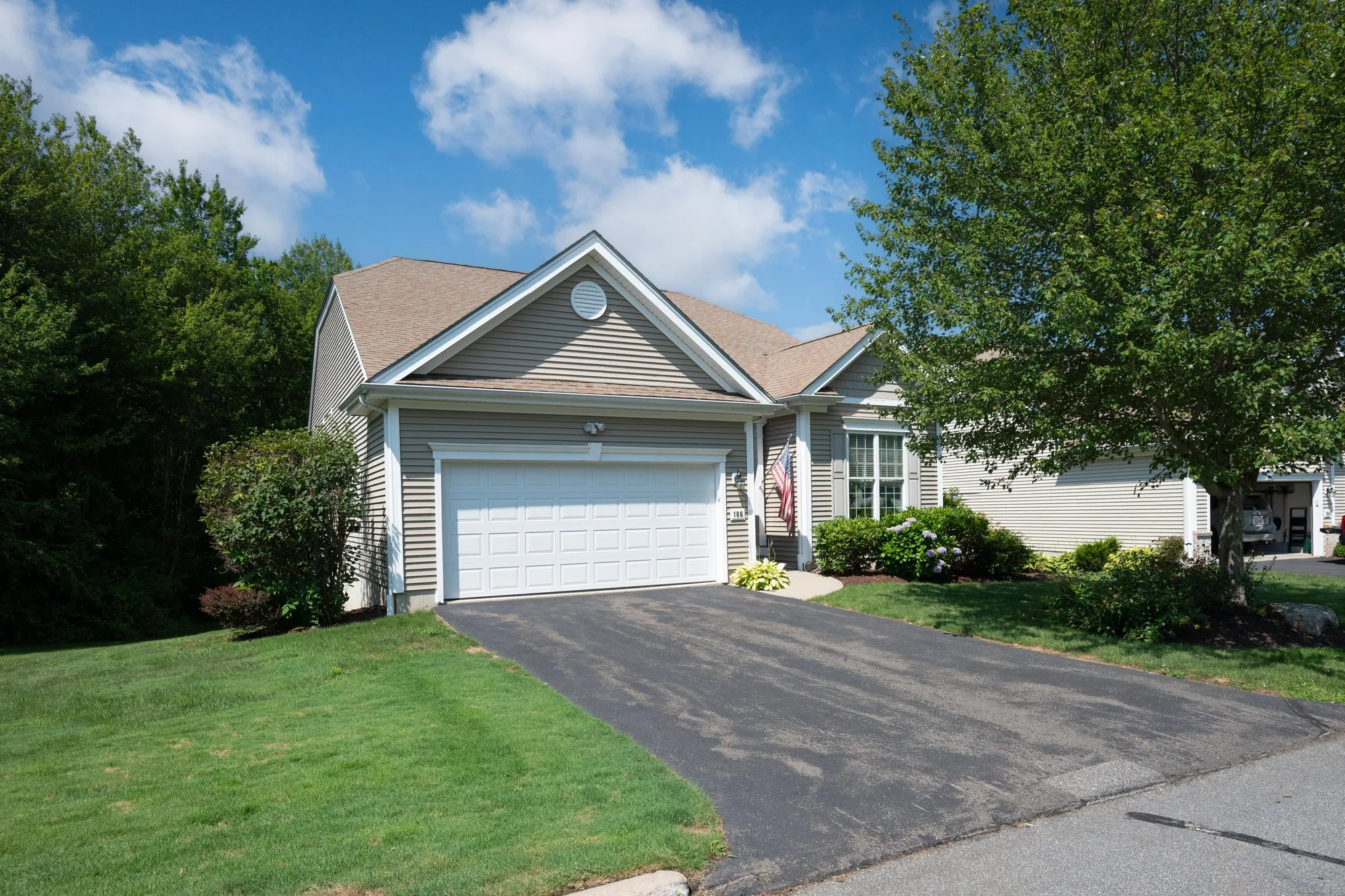 Property Slideshow image 1 of 30 | 106 country club dr # 106, Oxford, CT, 06478