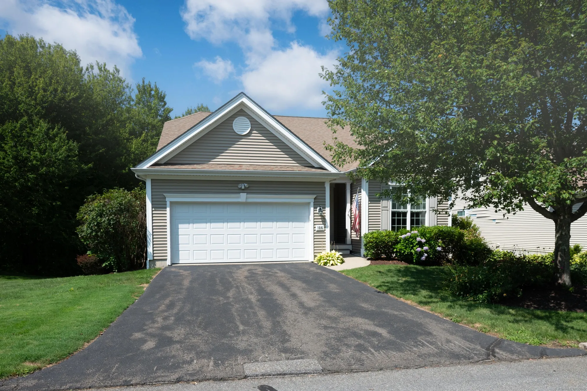 Property Slideshow image 2 of 30 | 106 country club dr # 106, Oxford, CT, 06478