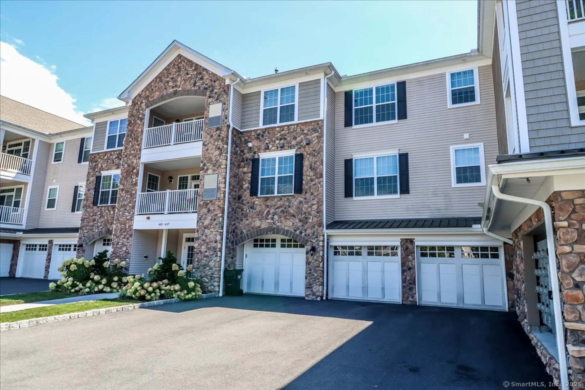 Property Slideshow image 31 of 40 | 603 brookside ct # 603, Newtown, CT, 06470