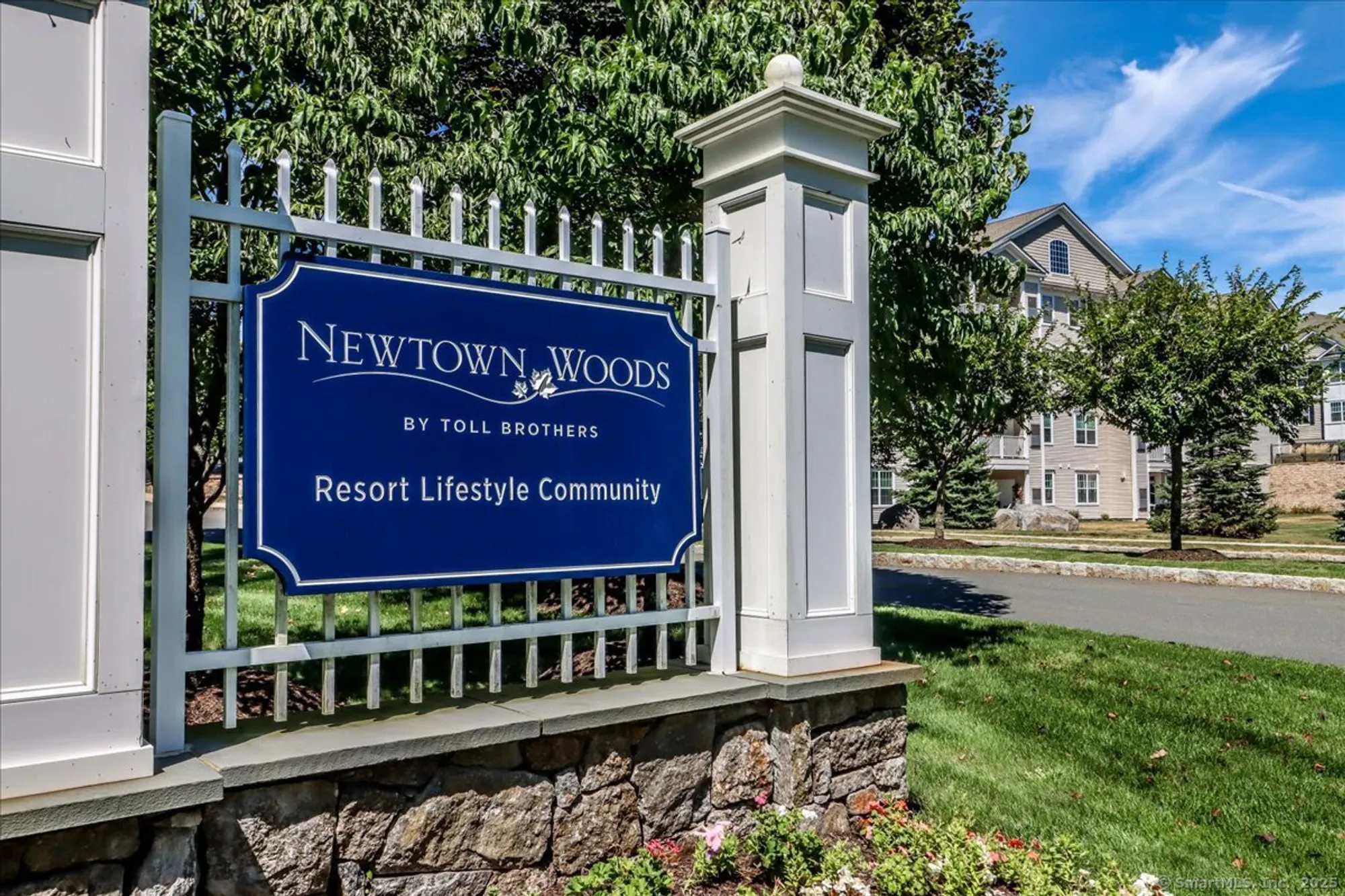 Property Slideshow image 2 of 40 | 603 brookside ct # 603, Newtown, CT, 06470