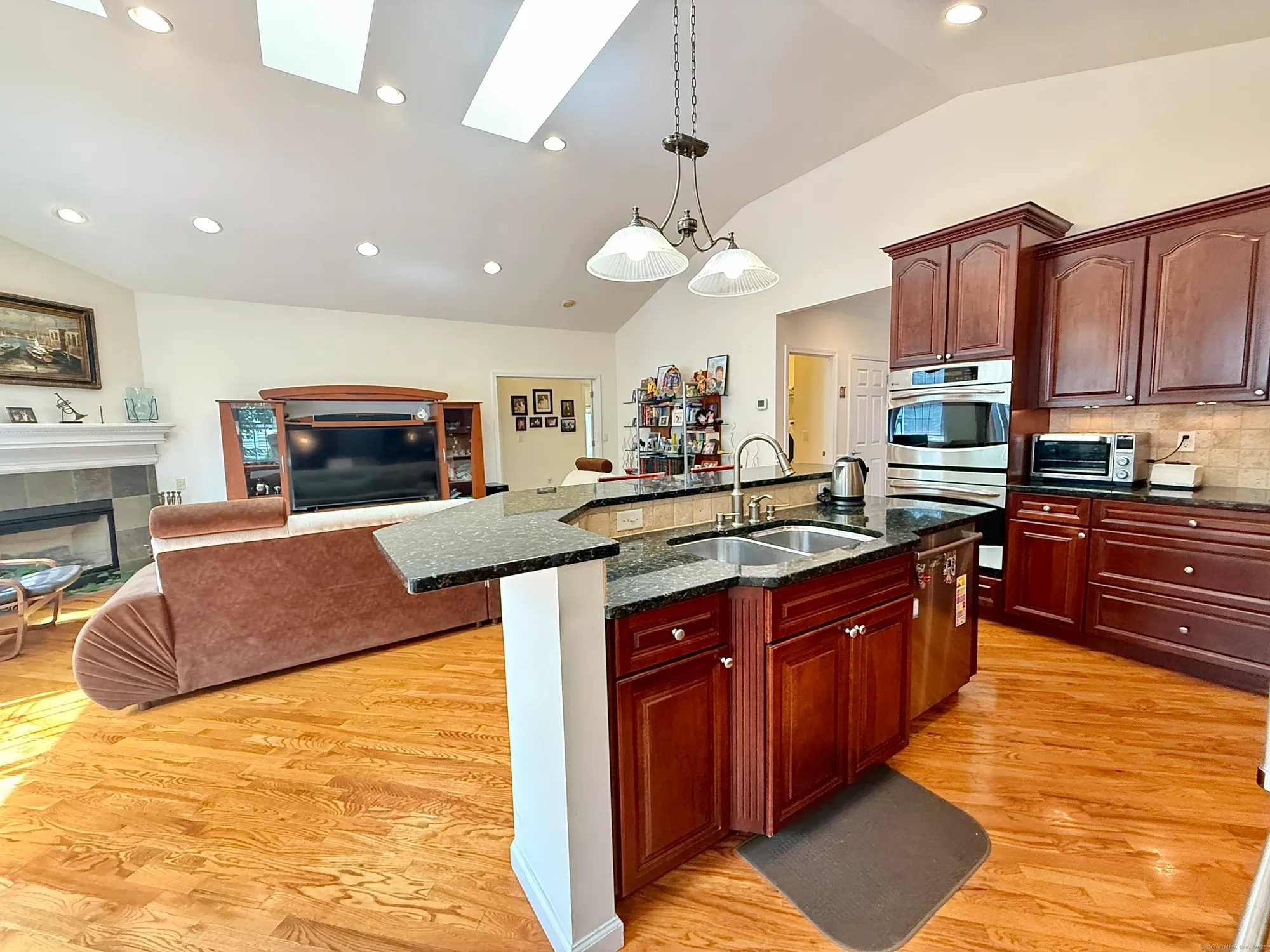 Property Slideshow image 9 of 40 | 18 fieldstone ln # 18, Beacon Falls, CT, 06403