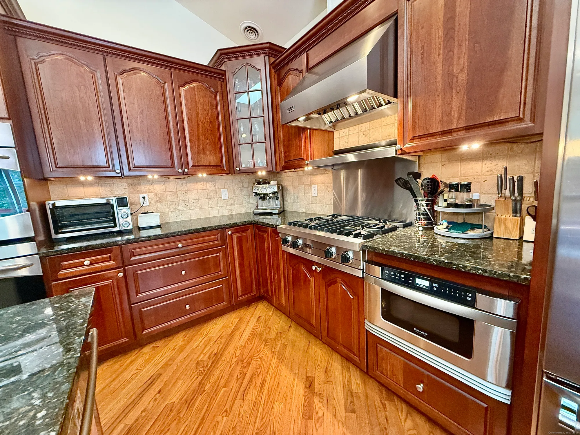 Property Slideshow image 10 of 40 | 18 fieldstone ln # 18, Beacon Falls, CT, 06403
