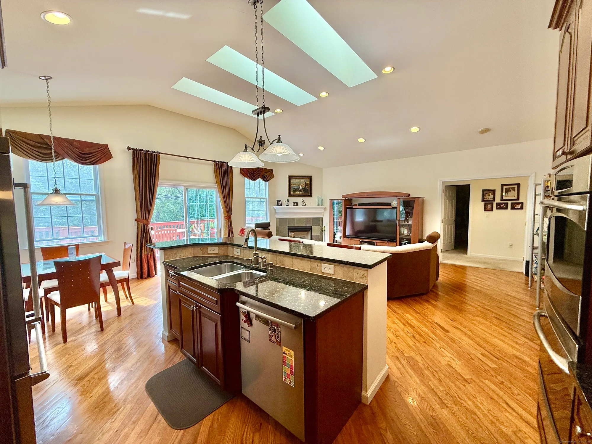 Property Slideshow image 11 of 40 | 18 fieldstone ln # 18, Beacon Falls, CT, 06403