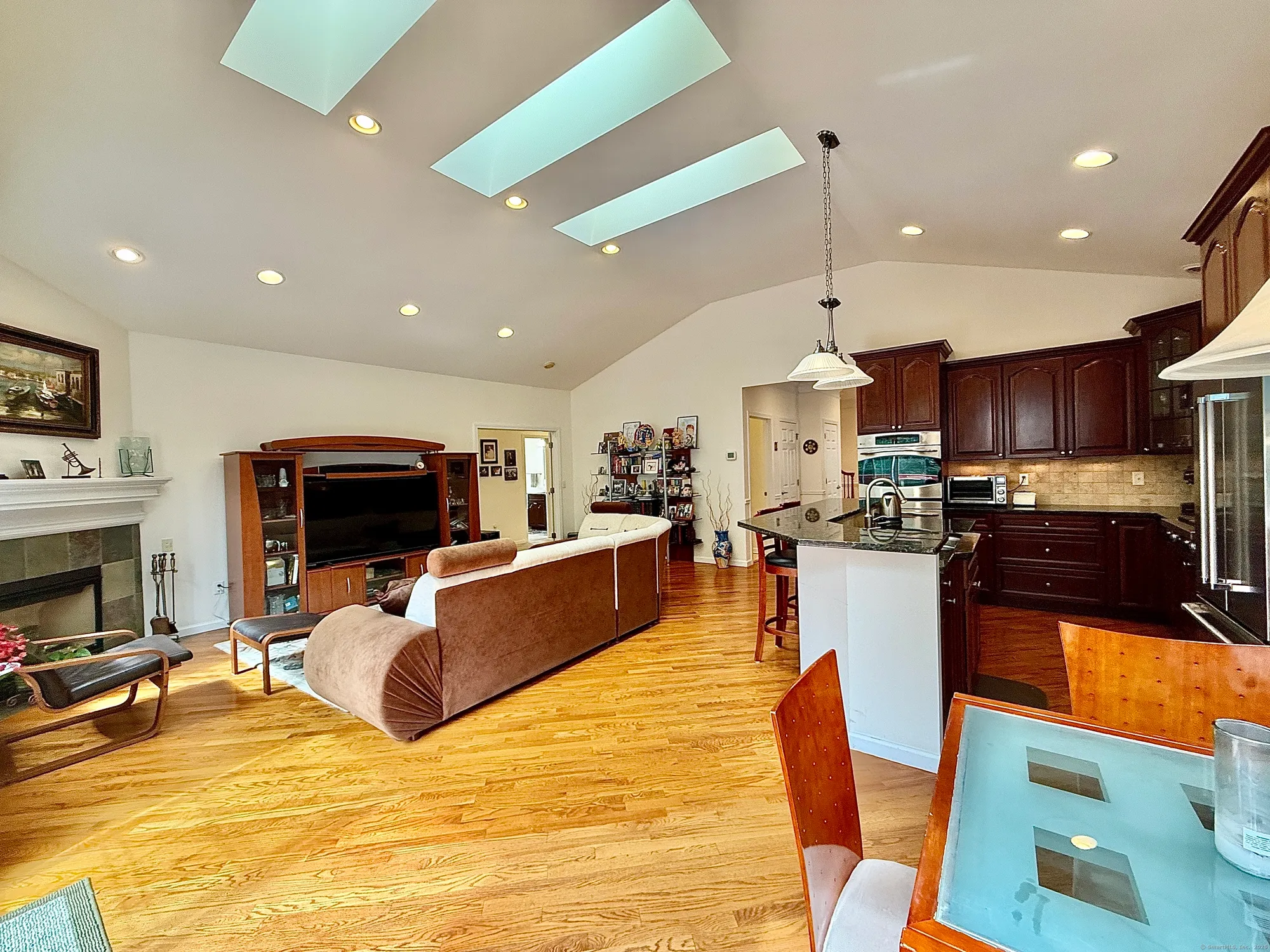 Property Slideshow image 17 of 40 | 18 fieldstone ln # 18, Beacon Falls, CT, 06403