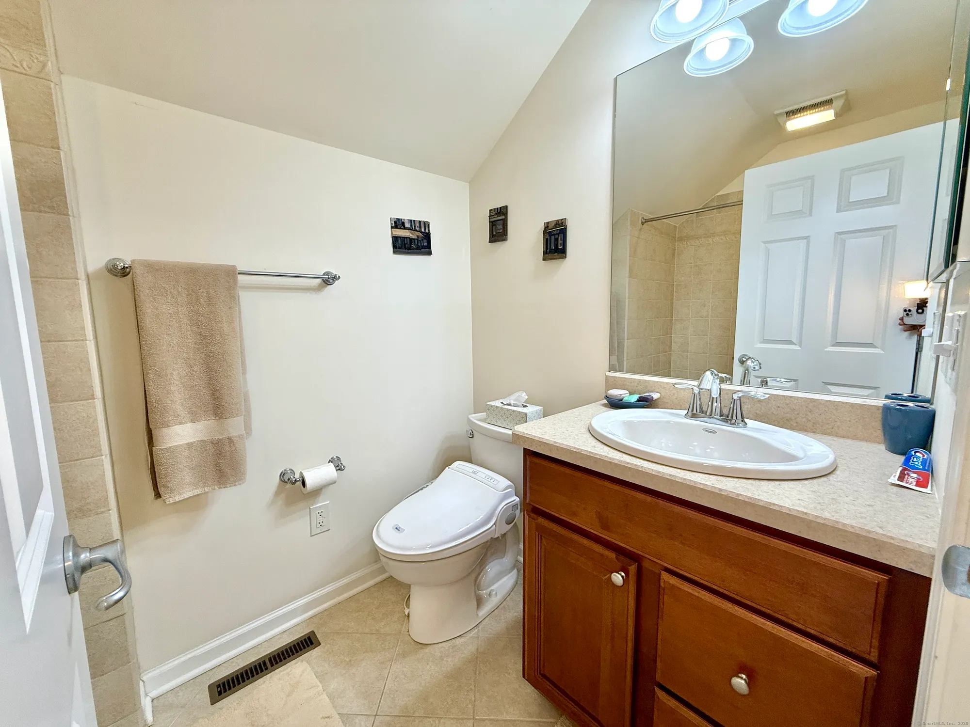 Property Slideshow image 34 of 40 | 18 fieldstone ln # 18, Beacon Falls, CT, 06403