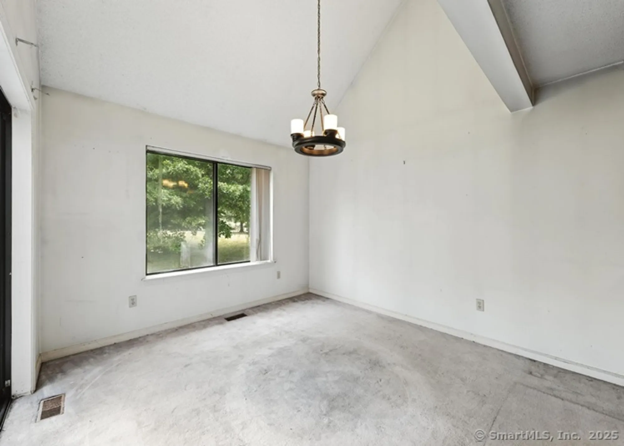 Property Slideshow image 14 of 19 | 6 wild rose ct # 6, Bloomfield, CT, 06002