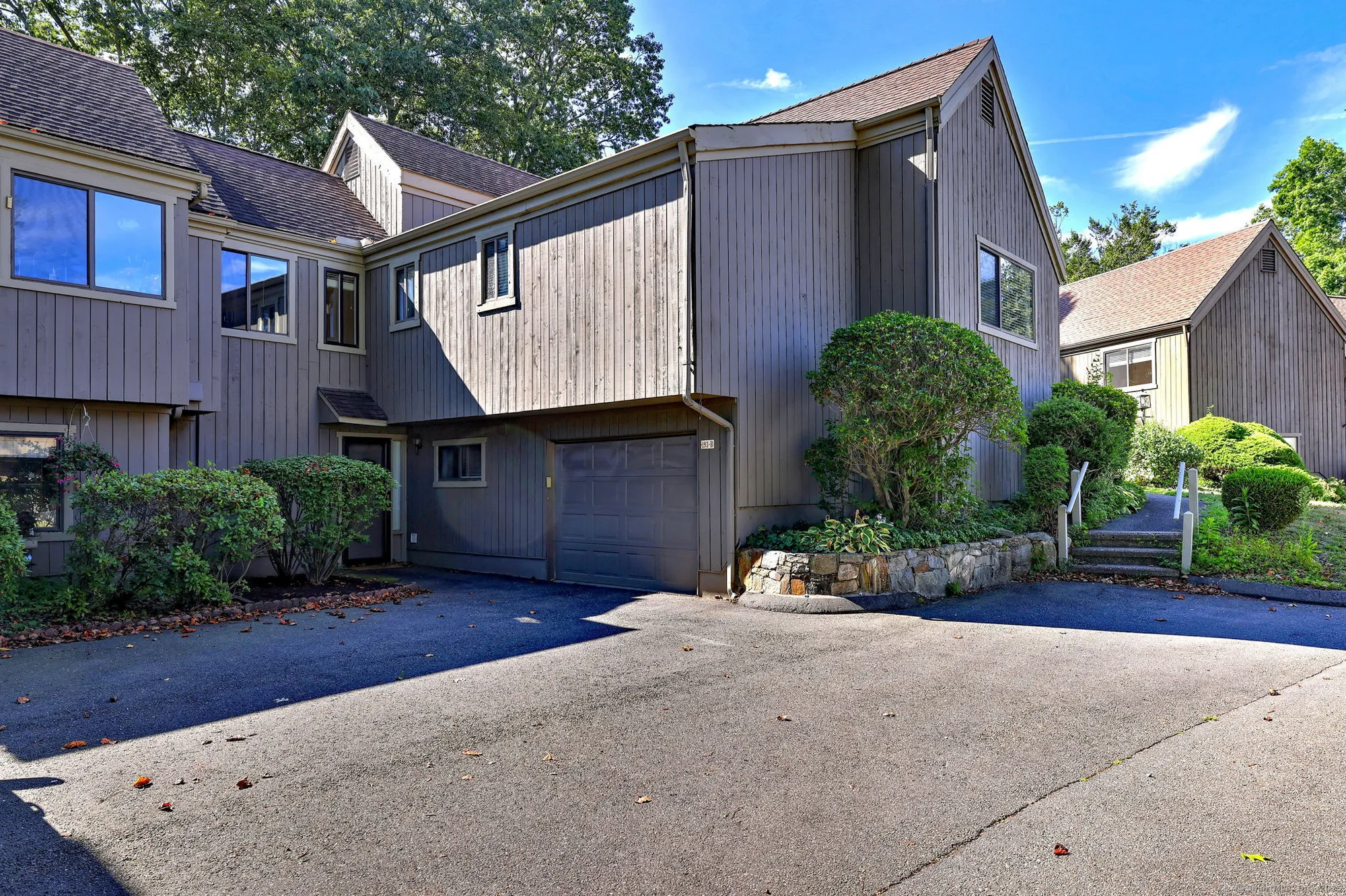 Property Slideshow image 2 of 39 | 193 bayfield ln b, Stratford, CT, 06614