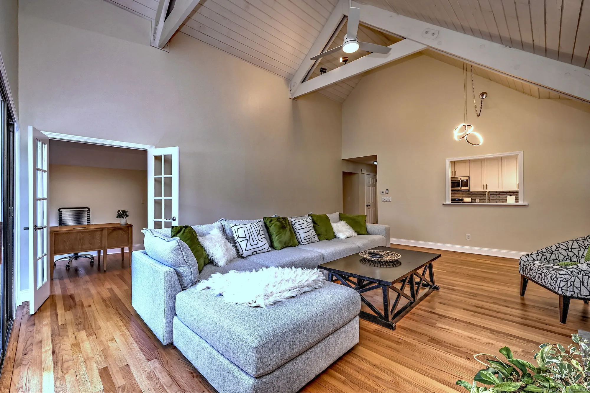 Property Slideshow image 11 of 39 | 193 bayfield ln b, Stratford, CT, 06614