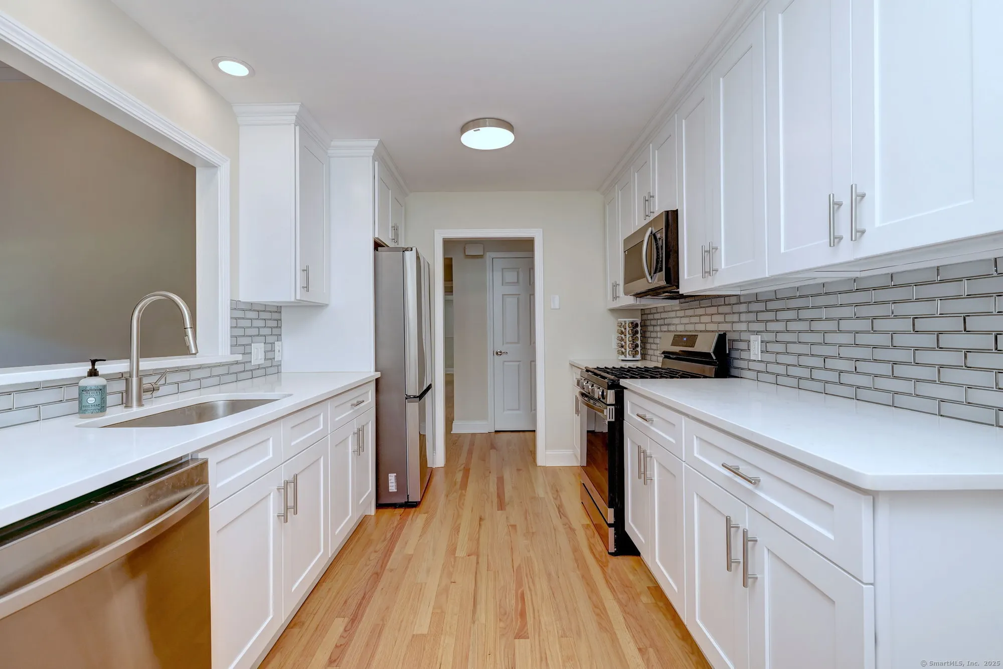 Property Slideshow image 18 of 39 | 193 bayfield ln b, Stratford, CT, 06614