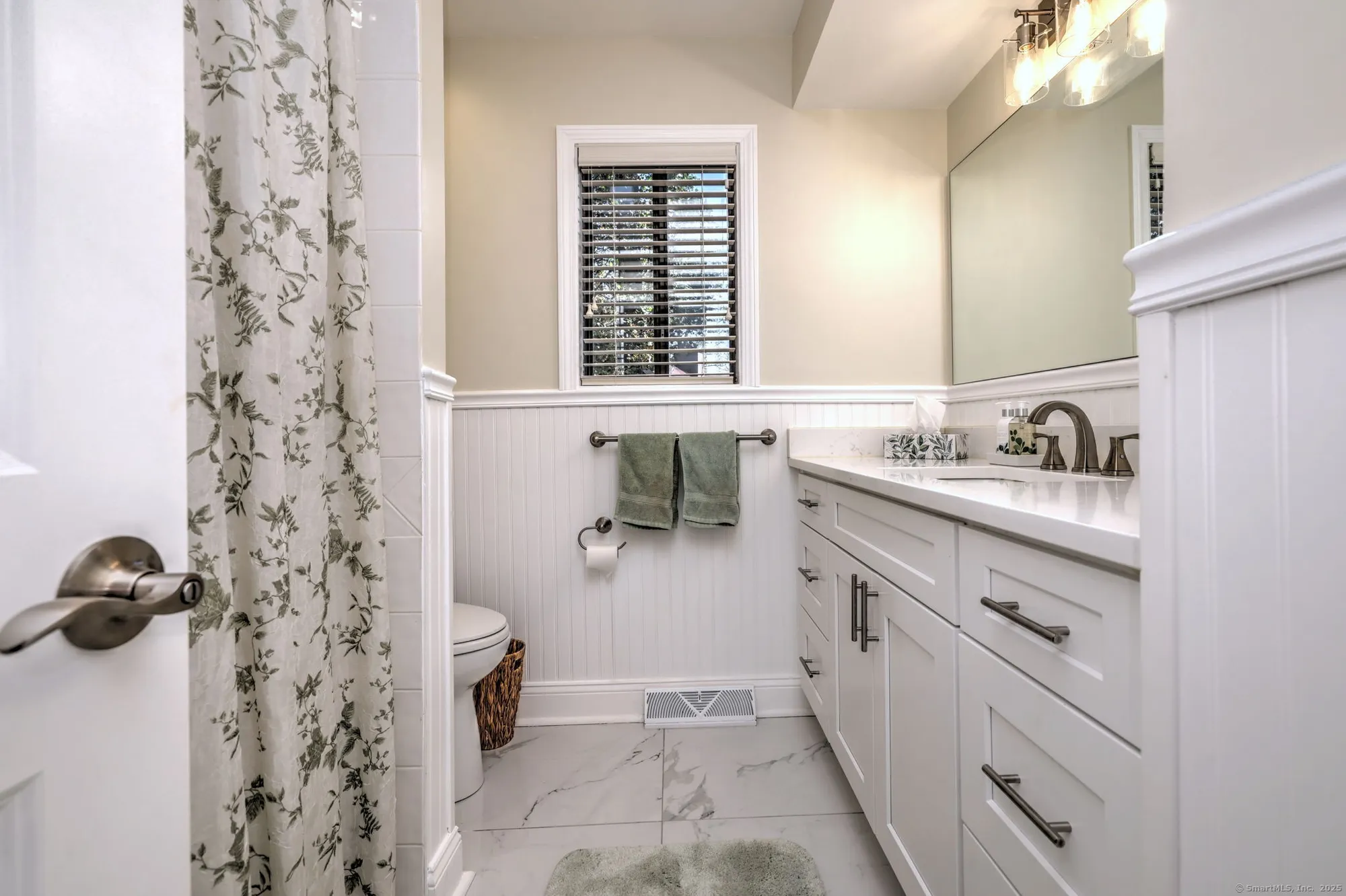 Property Slideshow image 25 of 39 | 193 bayfield ln b, Stratford, CT, 06614