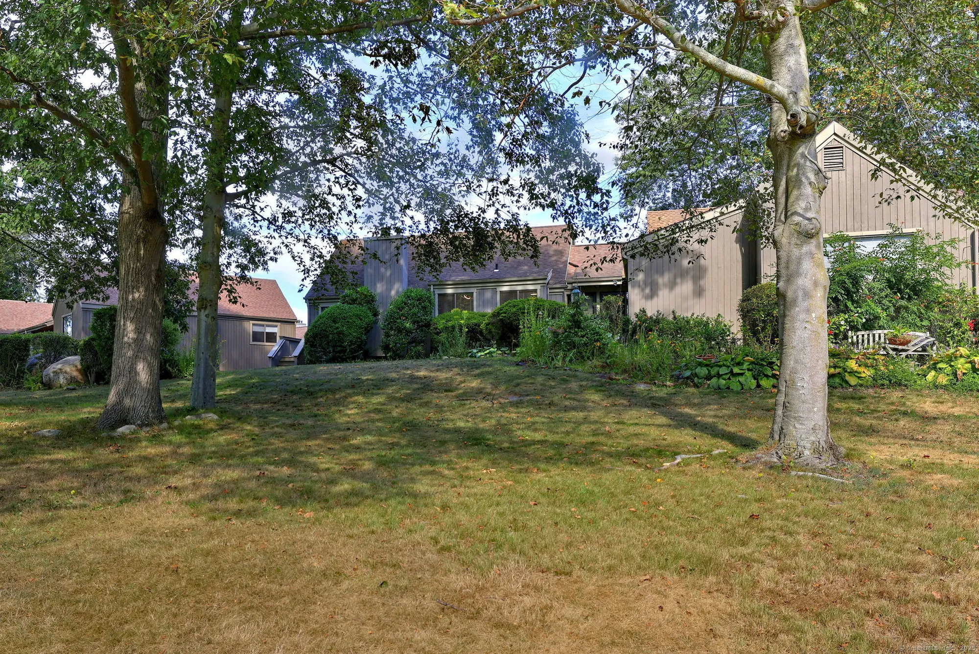 Property Slideshow image 3 of 39 | 193 bayfield ln b, Stratford, CT, 06614