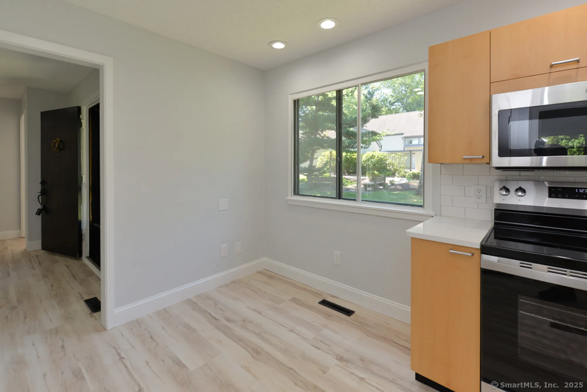 Property Slideshow image 5 of 16 | 170 heritage vlg b, Southbury, CT, 06488