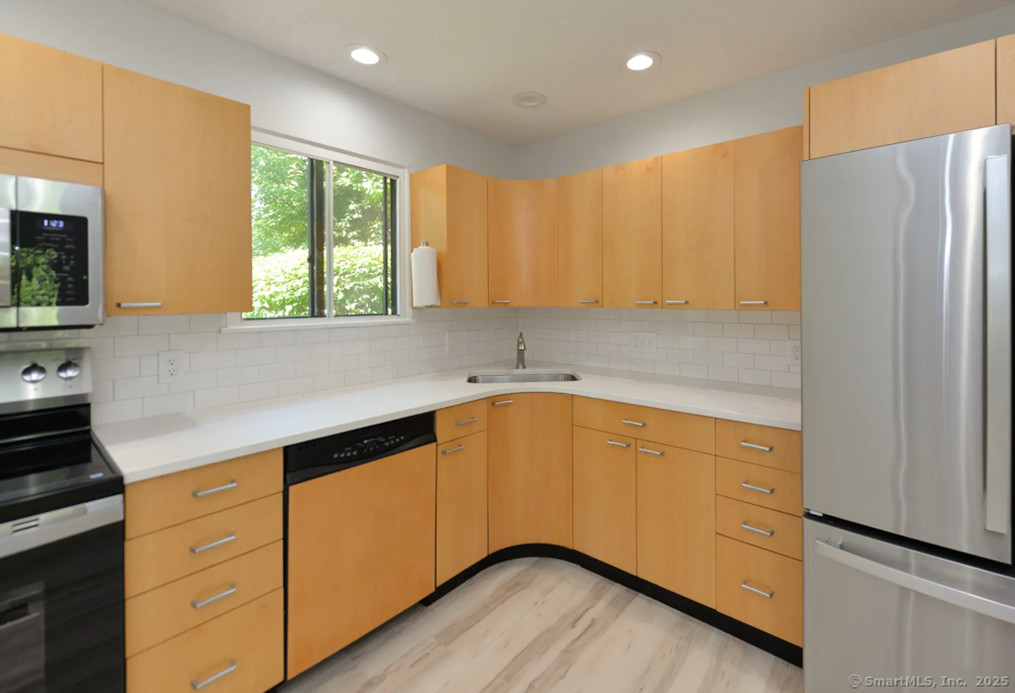 Property Slideshow image 6 of 16 | 170 heritage vlg b, Southbury, CT, 06488