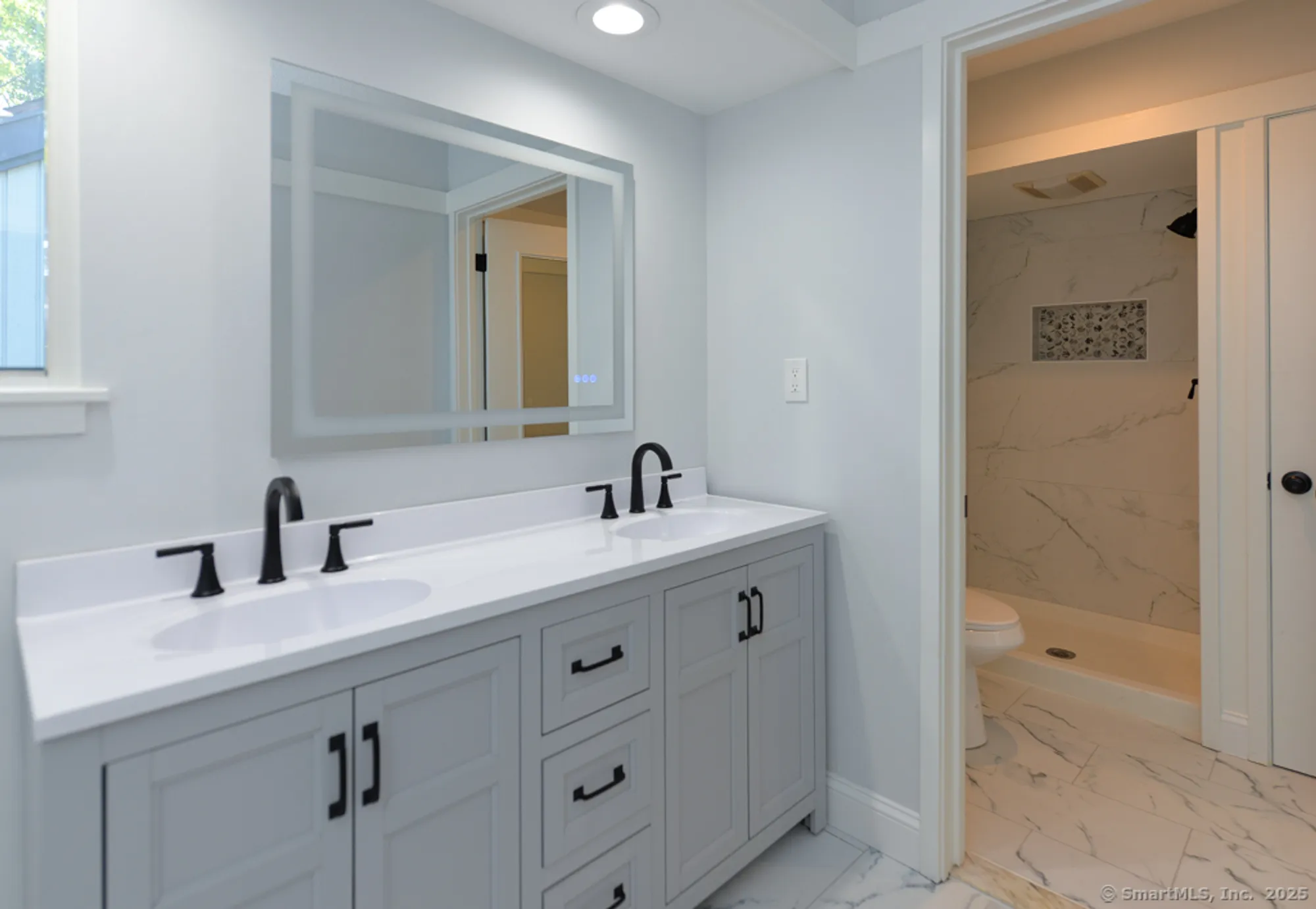 Property Slideshow image 8 of 16 | 170 heritage vlg b, Southbury, CT, 06488