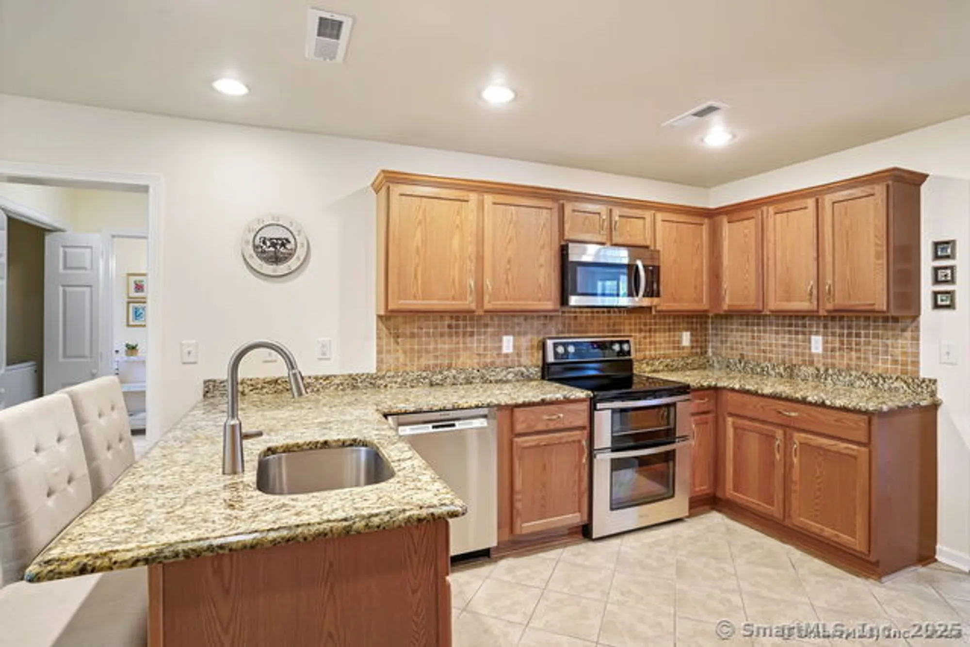 Property Slideshow image 12 of 35 | 10 lucius ct # 10, Milford, CT, 06461