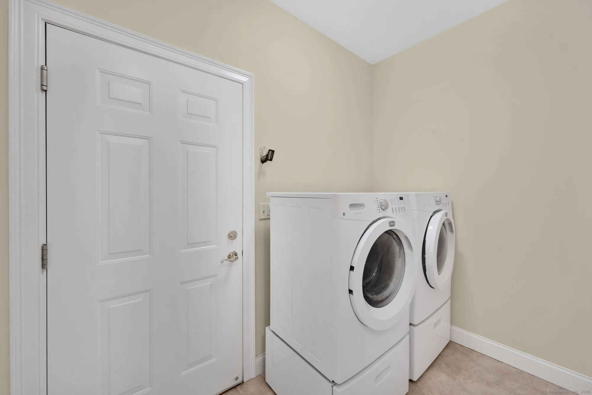 Property Slideshow image 33 of 39 | 17 cherry tree ln # 17, Avon, CT, 06001