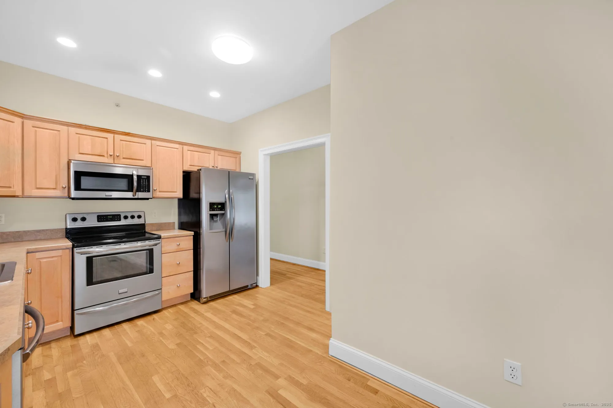 Property Slideshow image 20 of 39 | 17 cherry tree ln # 17, Avon, CT, 06001
