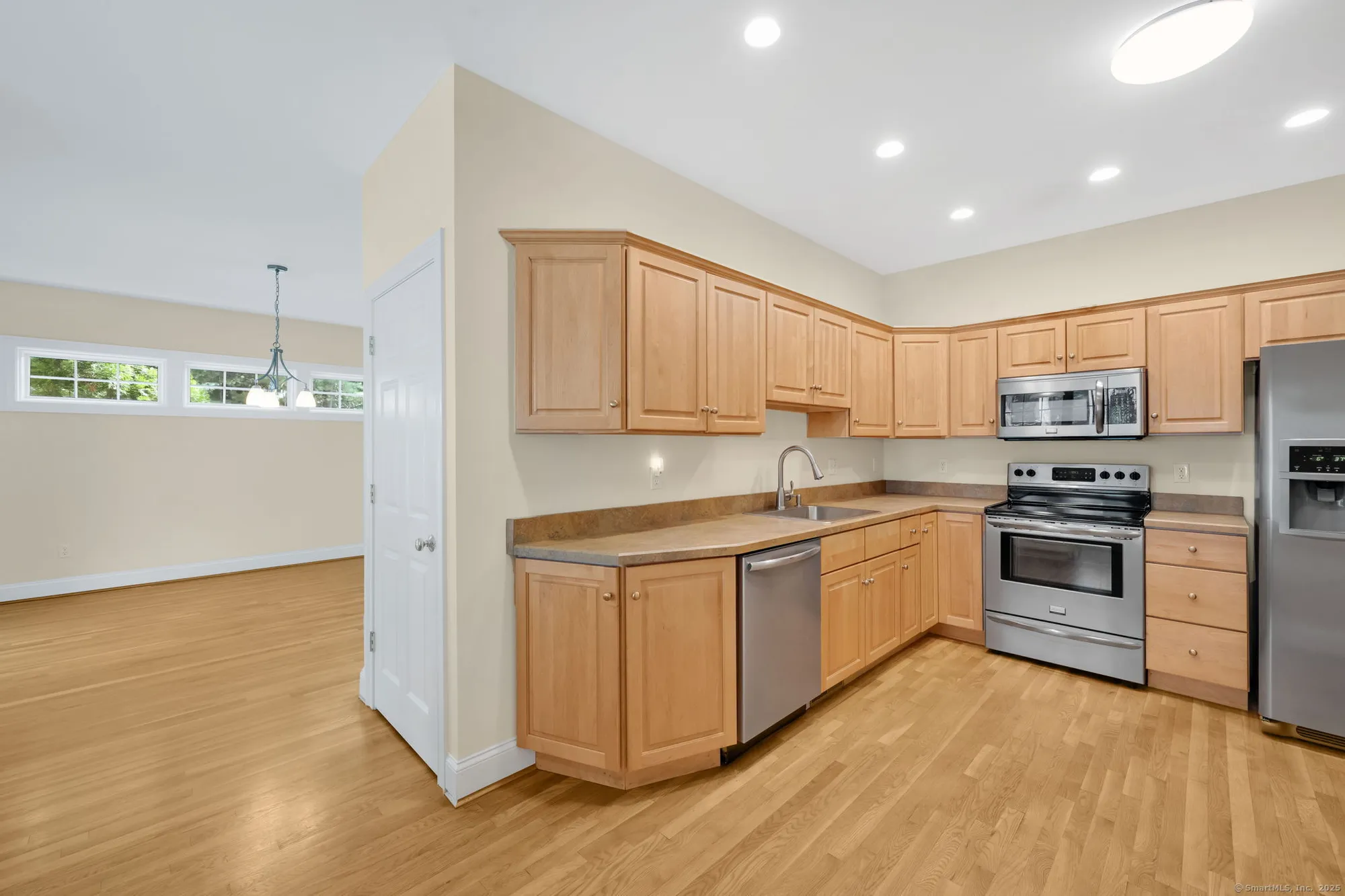 Property Slideshow image 21 of 39 | 17 cherry tree ln # 17, Avon, CT, 06001