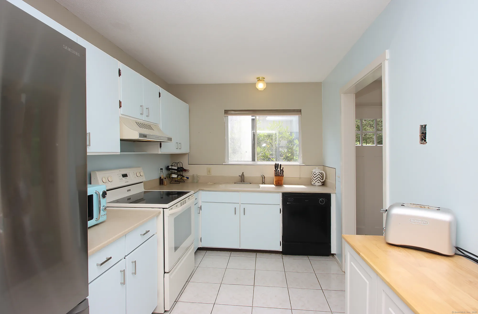 Property Slideshow image 6 of 24 | 192 heritage vlg c, Southbury, CT, 06488