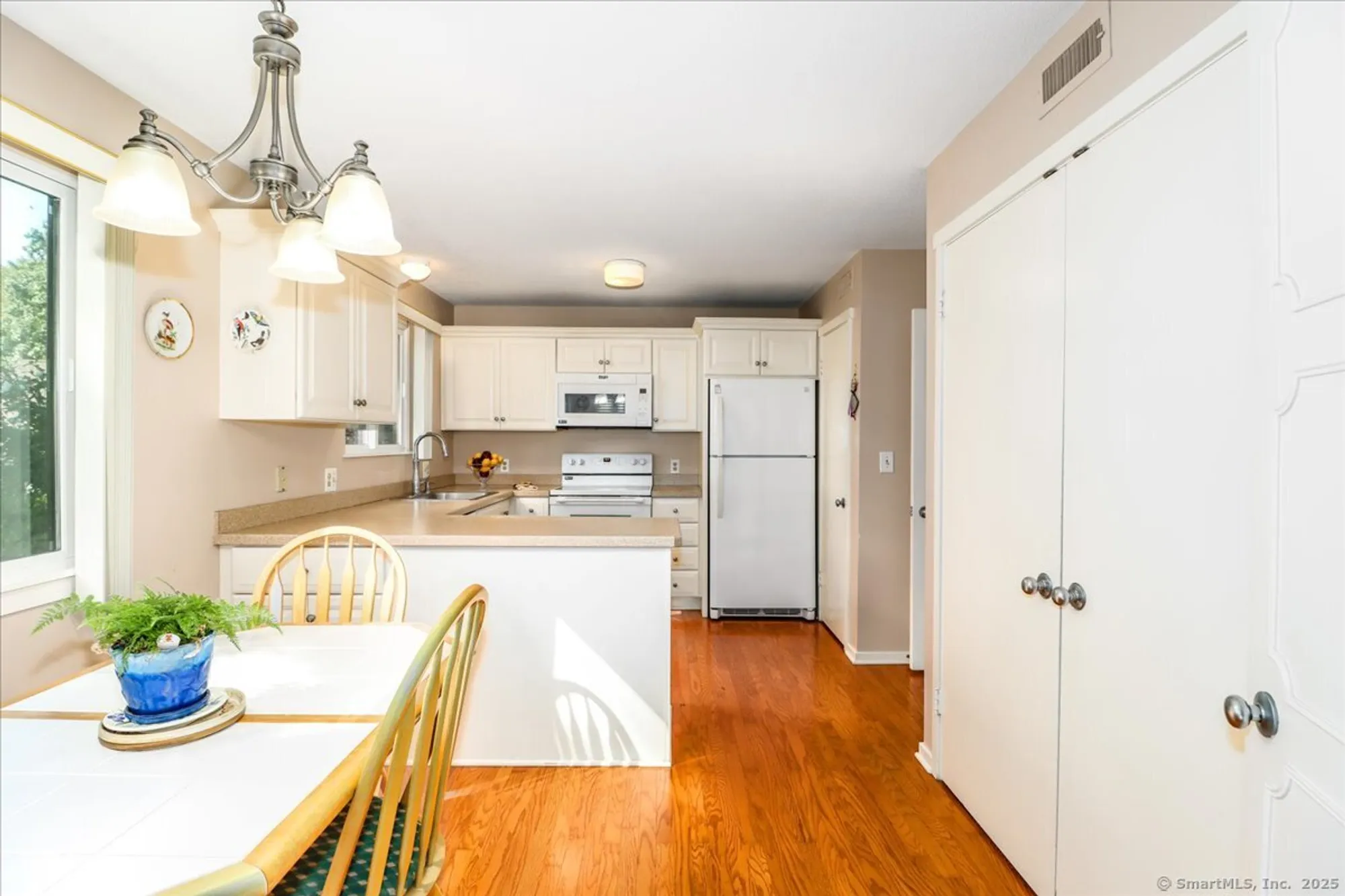 Property Slideshow image 6 of 23 | 919 heritage vlg b, Southbury, CT, 06488